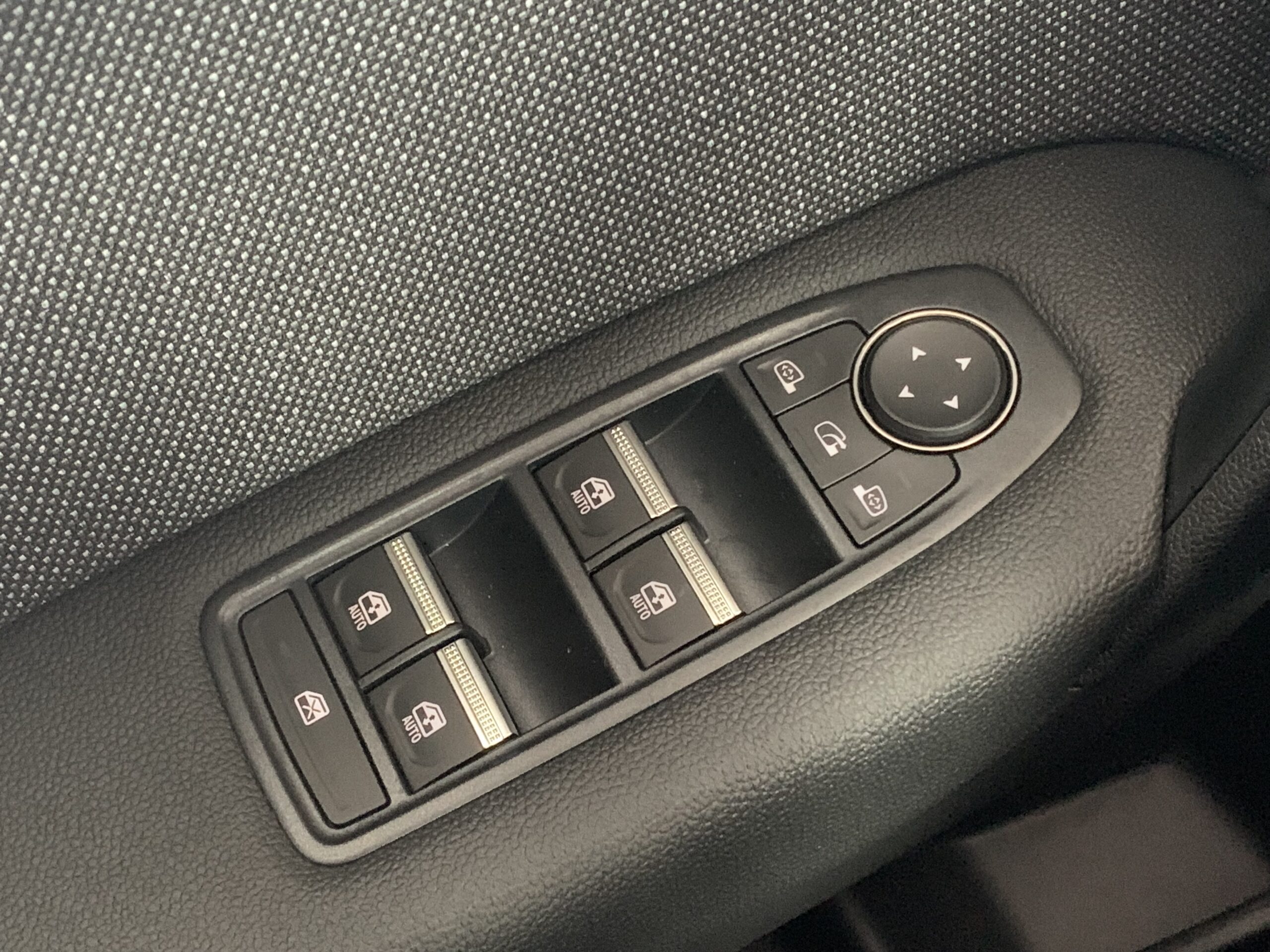RENAULT CAPTUR TECHNO FULL HYBRID 160CV + RUEDA DE REPUESTO + CARROCERIA BLANCO NACARADO CON TECHO NEGRO BRILLANTE