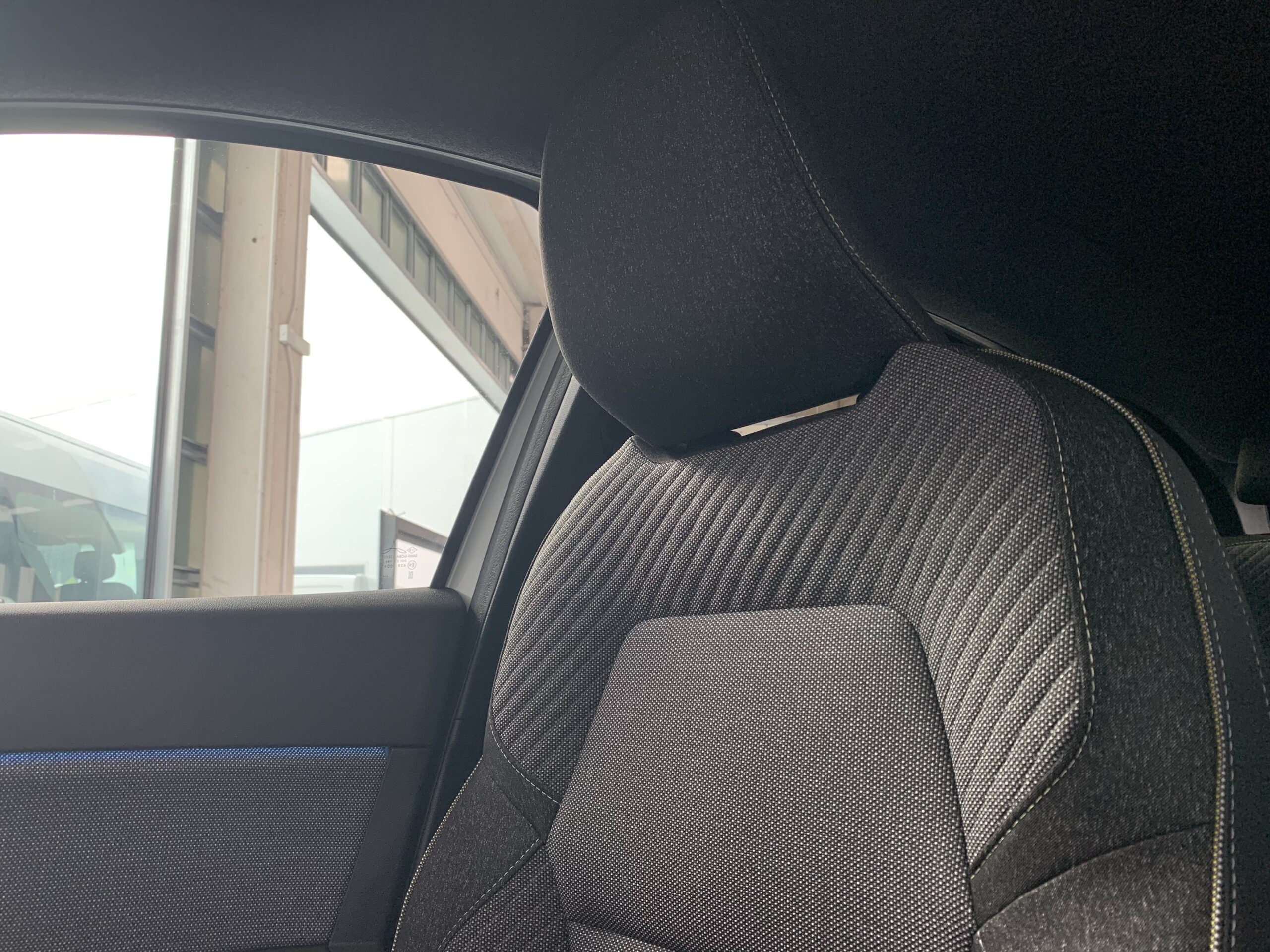 RENAULT CAPTUR TECHNO FULL HYBRID 160CV + RUEDA DE REPUESTO + CARROCERIA BLANCO NACARADO CON TECHO NEGRO BRILLANTE