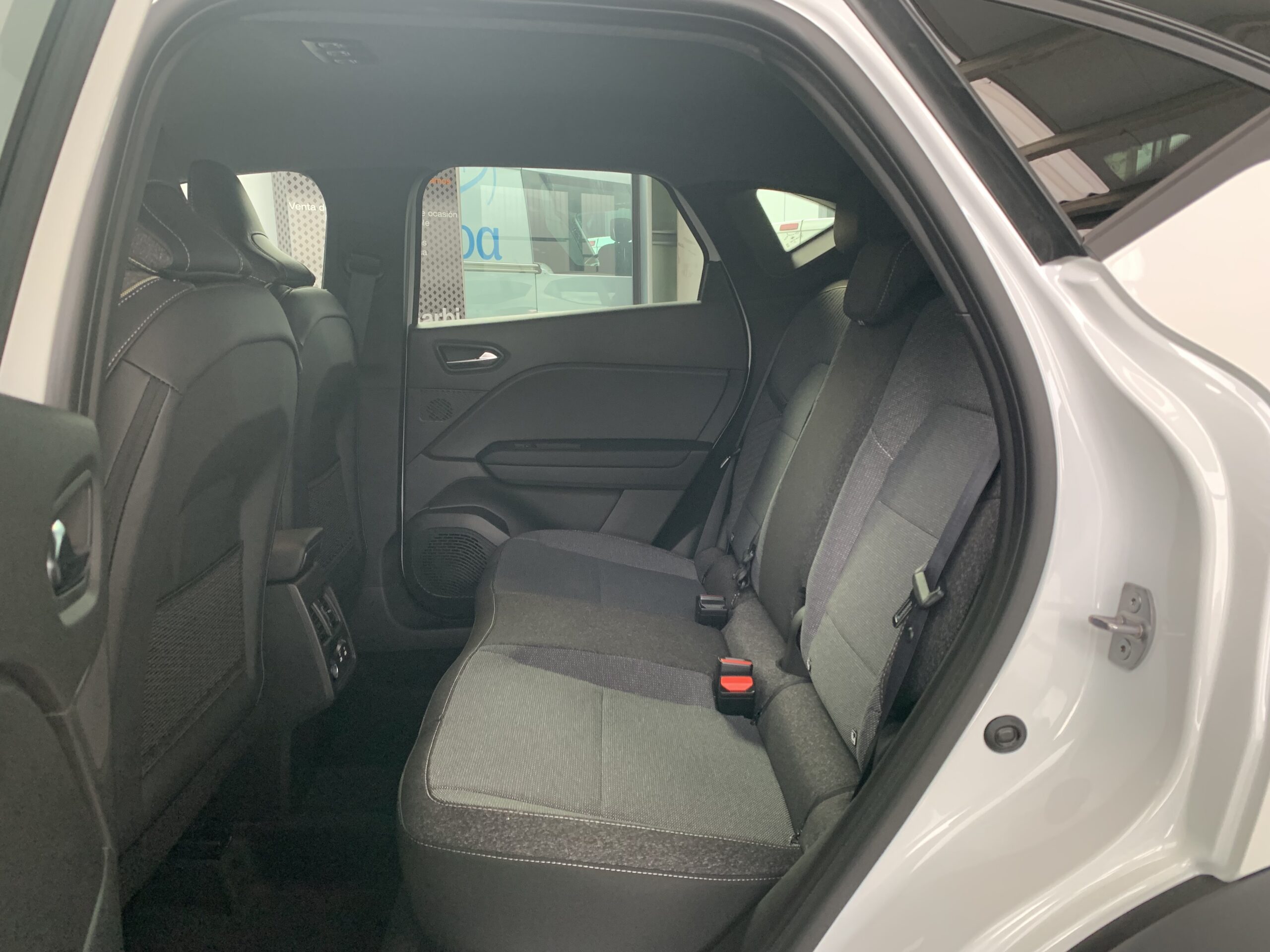 RENAULT CAPTUR TECHNO FULL HYBRID 160CV + RUEDA DE REPUESTO + CARROCERIA BLANCO NACARADO CON TECHO NEGRO BRILLANTE