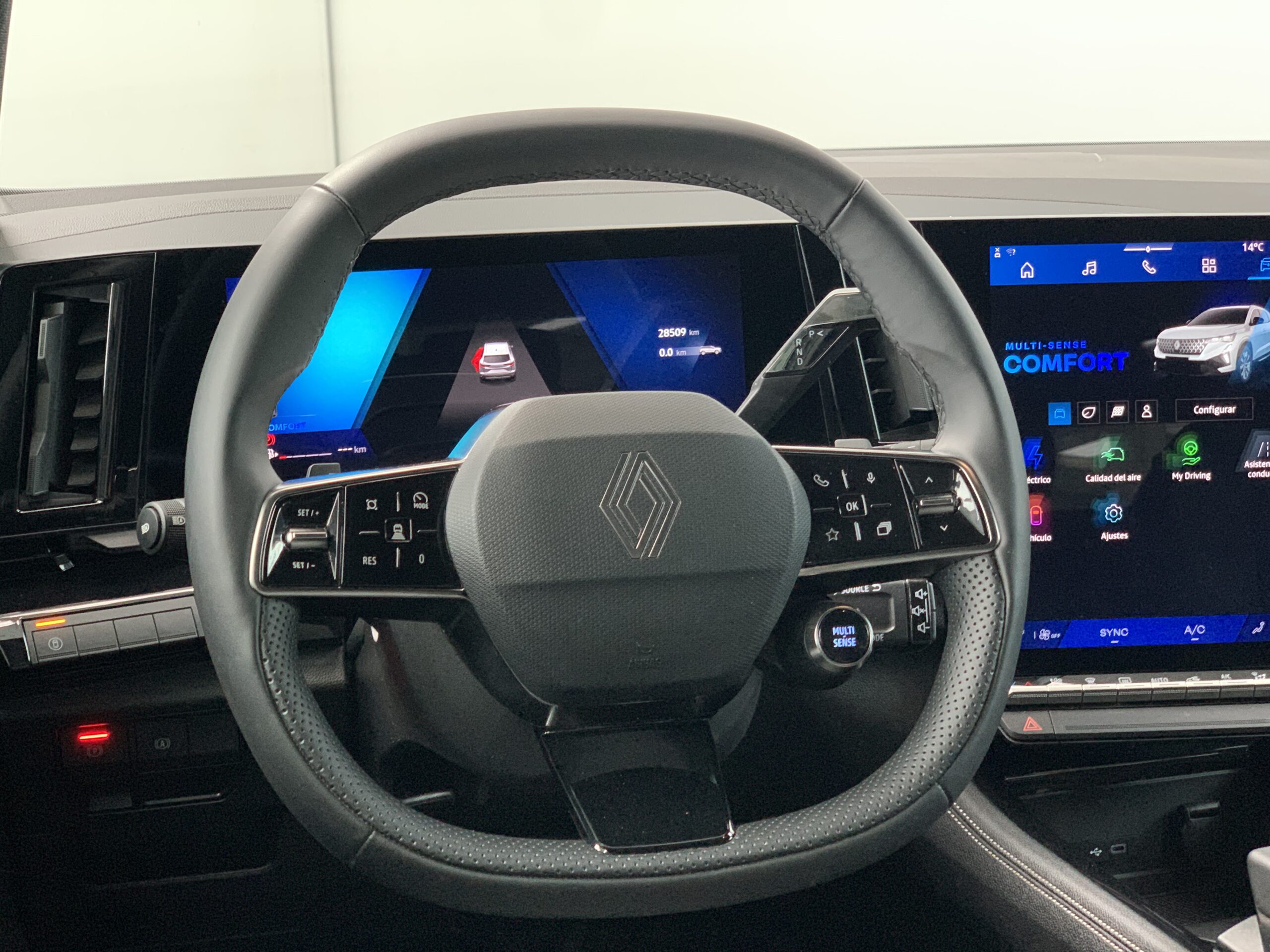 RENAULT AUSTRAL TECHNO FULL HYBRID 200CV + TECHO DE COLOR NEGRO