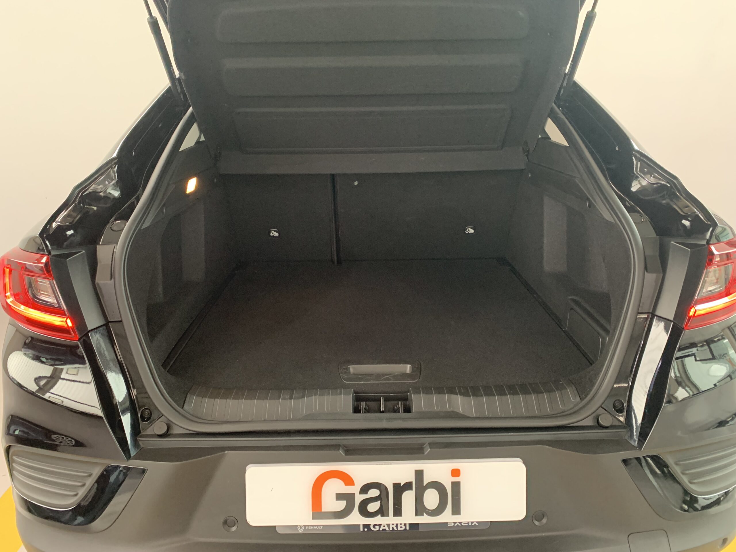 RENAULT ARKANA TECHNO E-TECH FULL HYBRID 145CV + PACK SAFETY + PACK EASY PARKING + RUEDA DE REPUESTO