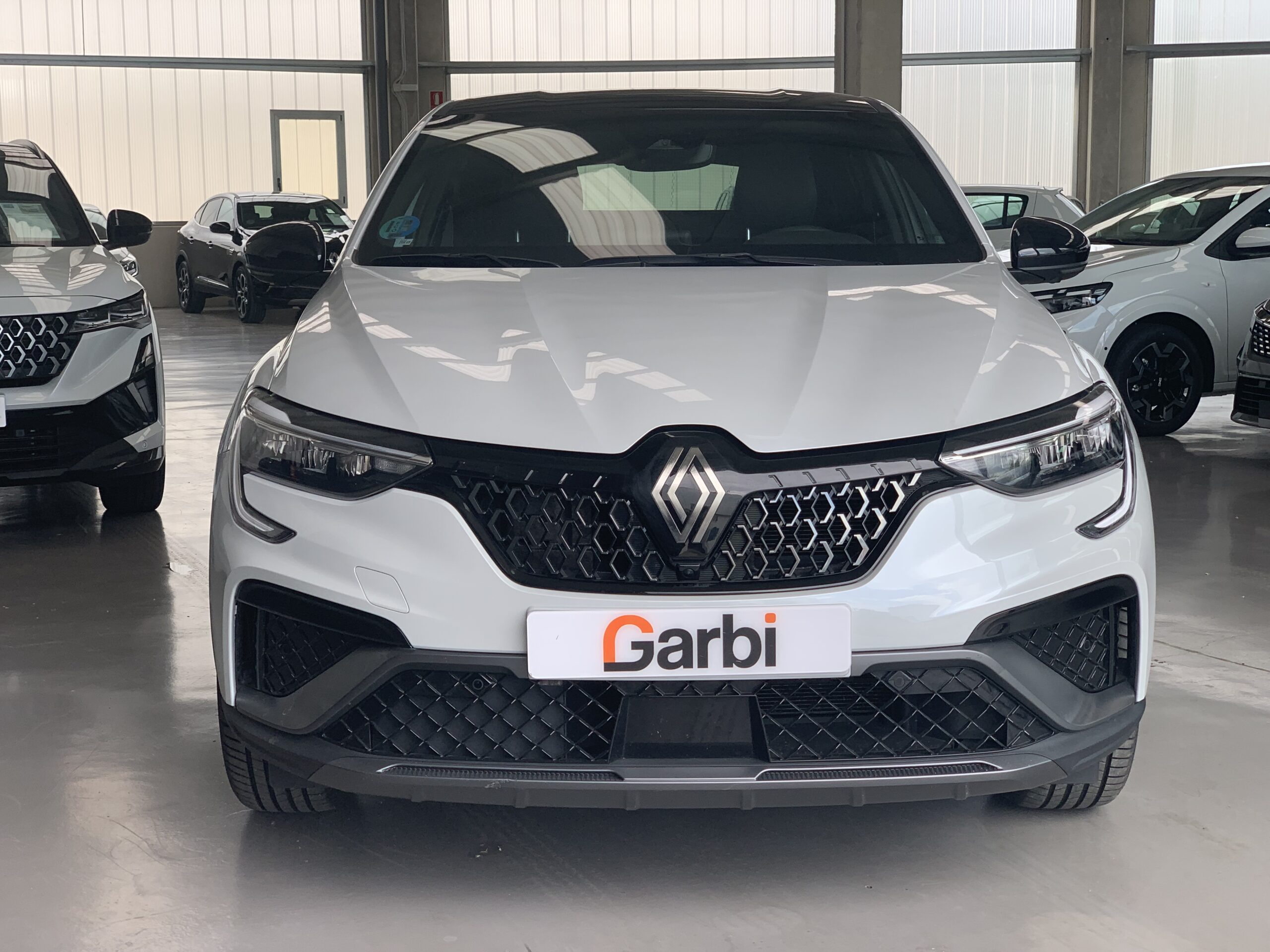 RENAULT ARKANA ESPIRIT ALPINE FULL HYBRID 145CV + PACK PARKING PLUS + TECHO DE COLOR NEGRO