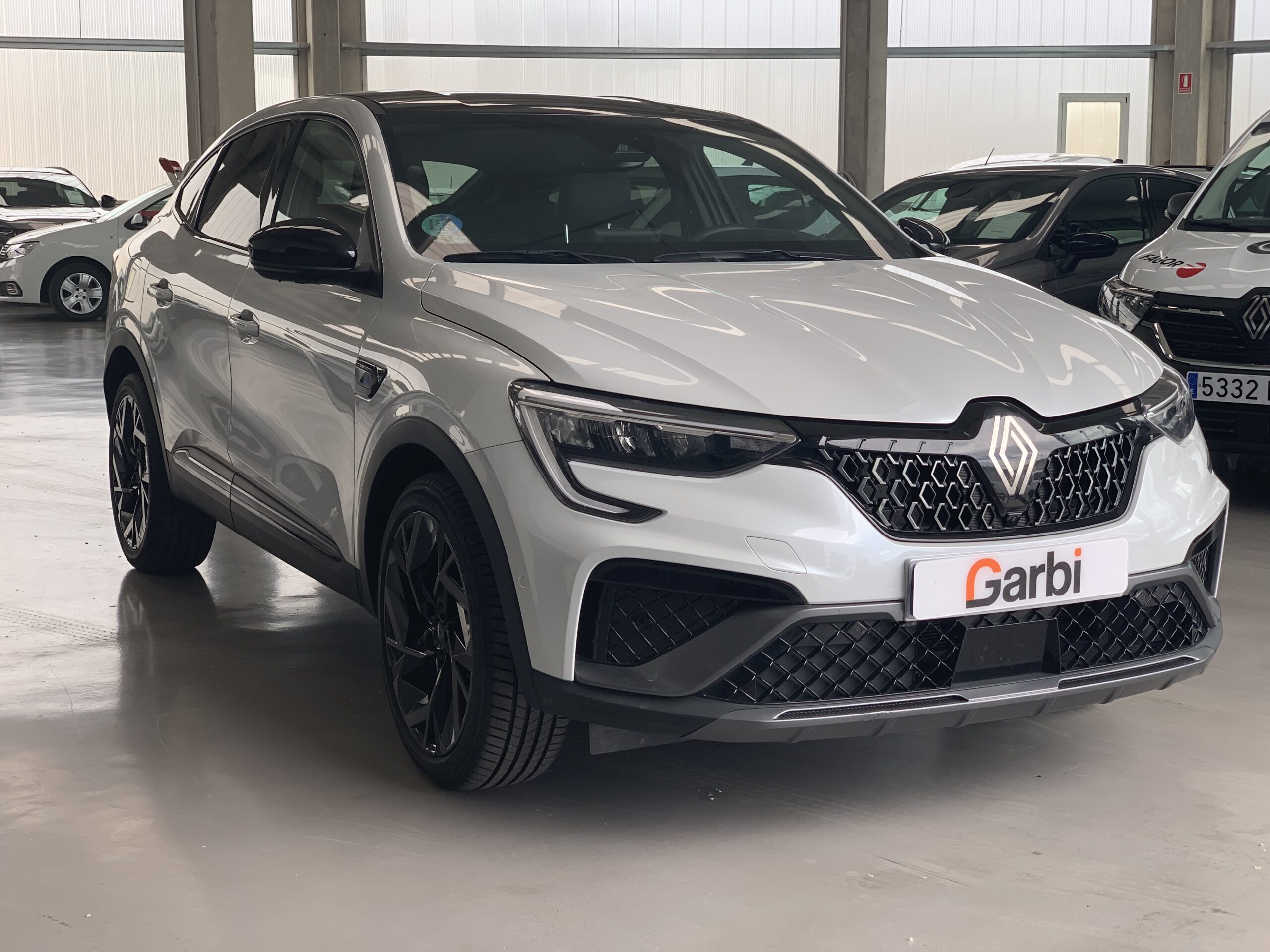 RENAULT ARKANA ESPIRIT ALPINE FULL HYBRID 145CV + PACK PARKING PLUS + TECHO DE COLOR NEGRO
