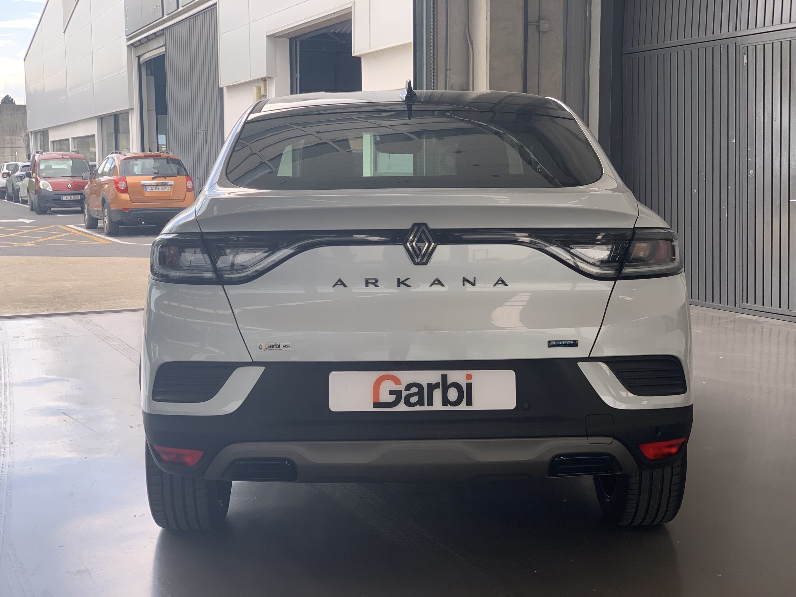 RENAULT ARKANA ESPIRIT ALPINE FULL HYBRID 145CV + PACK PARKING PLUS + TECHO DE COLOR NEGRO