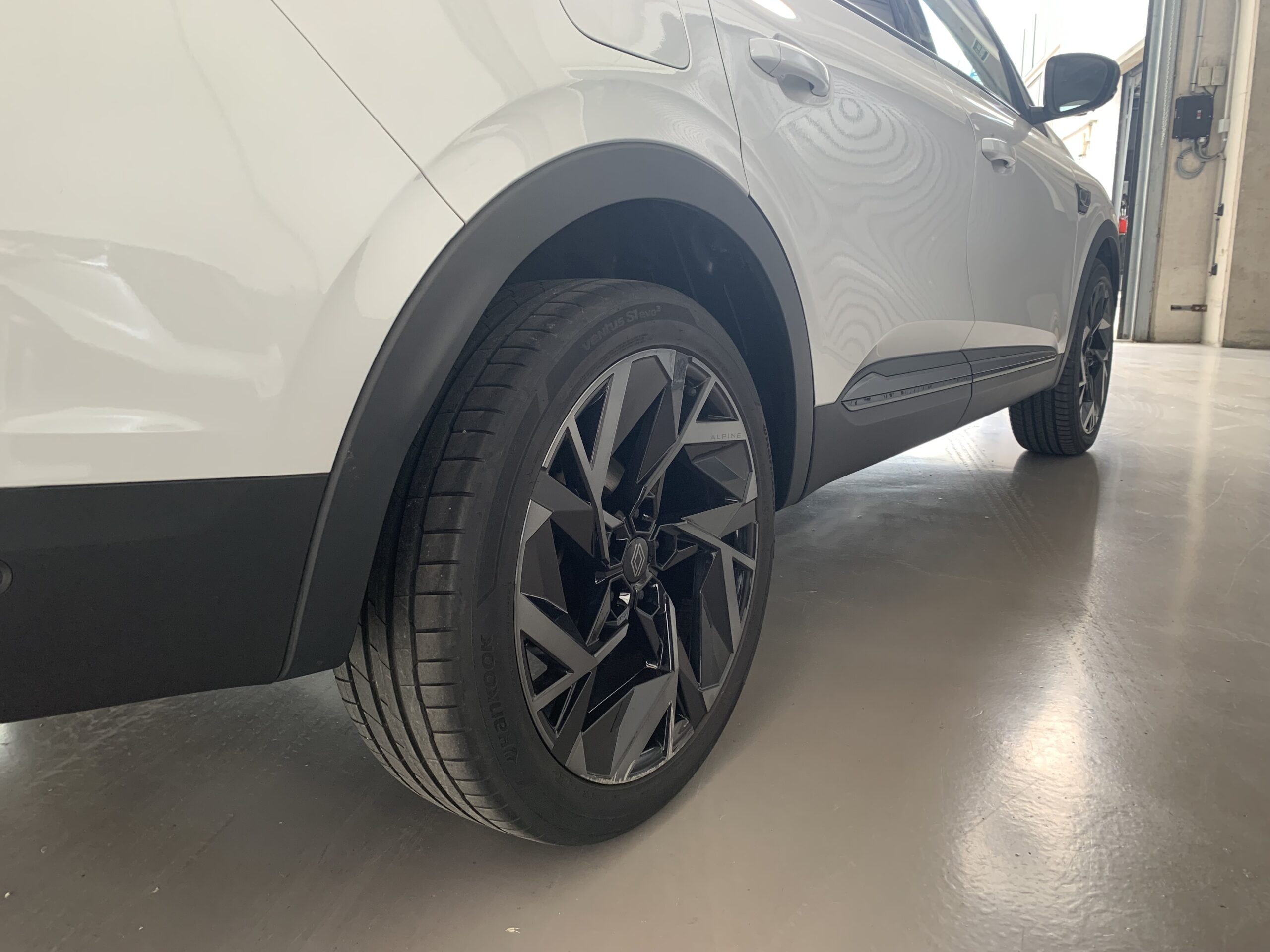 RENAULT ARKANA ESPIRIT ALPINE FULL HYBRID 145CV + PACK PARKING PLUS + TECHO DE COLOR NEGRO