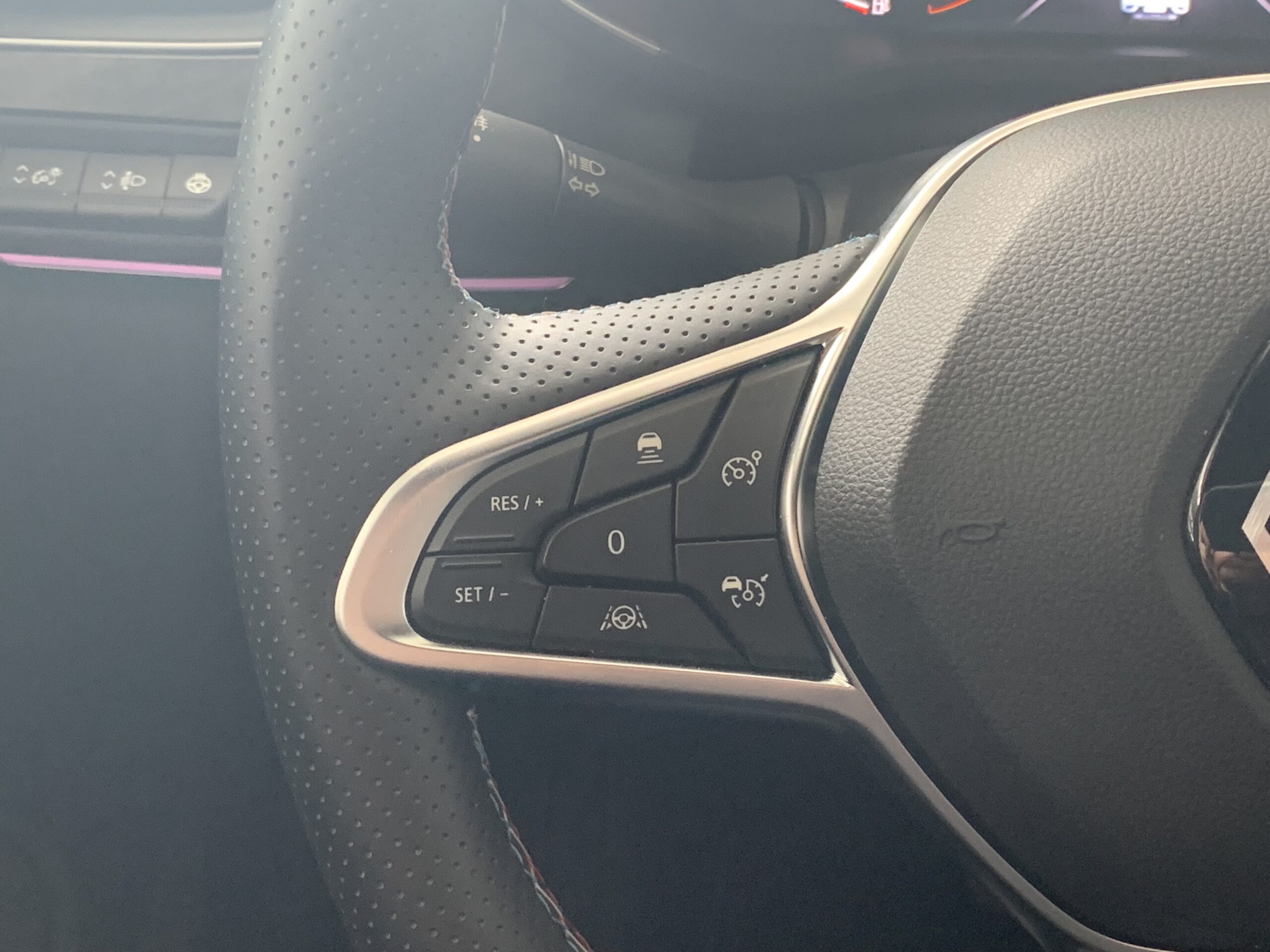 RENAULT ARKANA ESPIRIT ALPINE FULL HYBRID 145CV + PACK PARKING PLUS + TECHO DE COLOR NEGRO