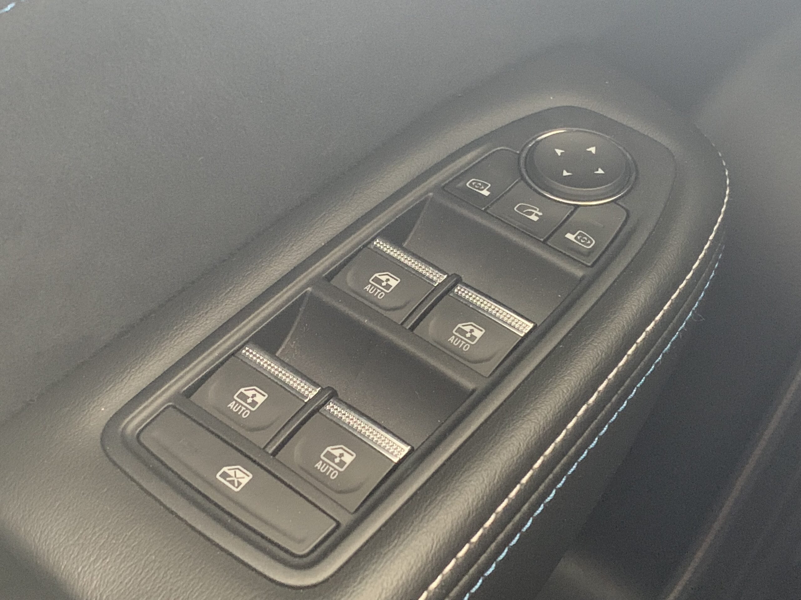 RENAULT ARKANA ESPIRIT ALPINE FULL HYBRID 145CV + PACK PARKING PLUS + TECHO DE COLOR NEGRO