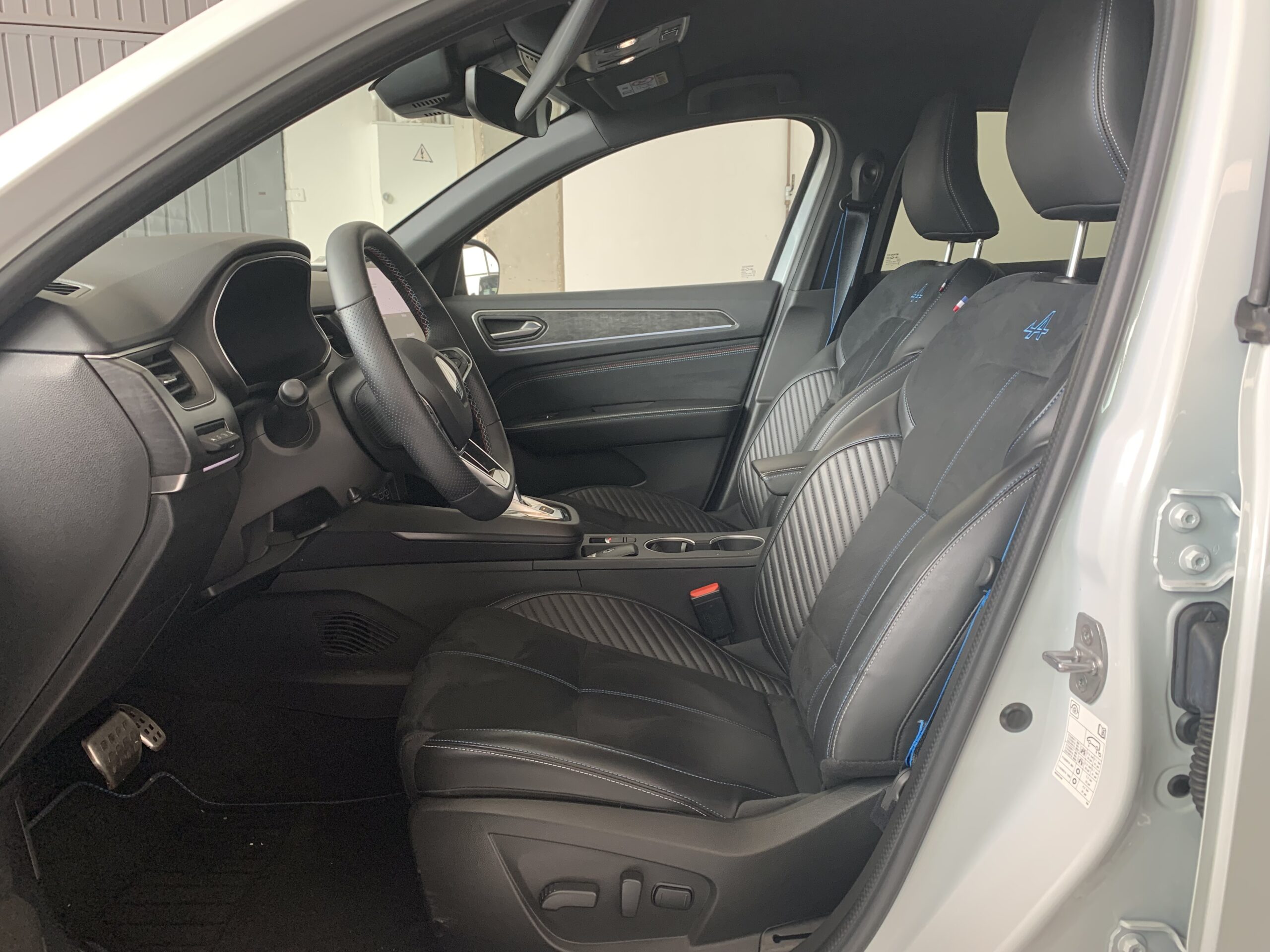 RENAULT ARKANA ESPIRIT ALPINE FULL HYBRID 145CV + PACK PARKING PLUS + TECHO DE COLOR NEGRO