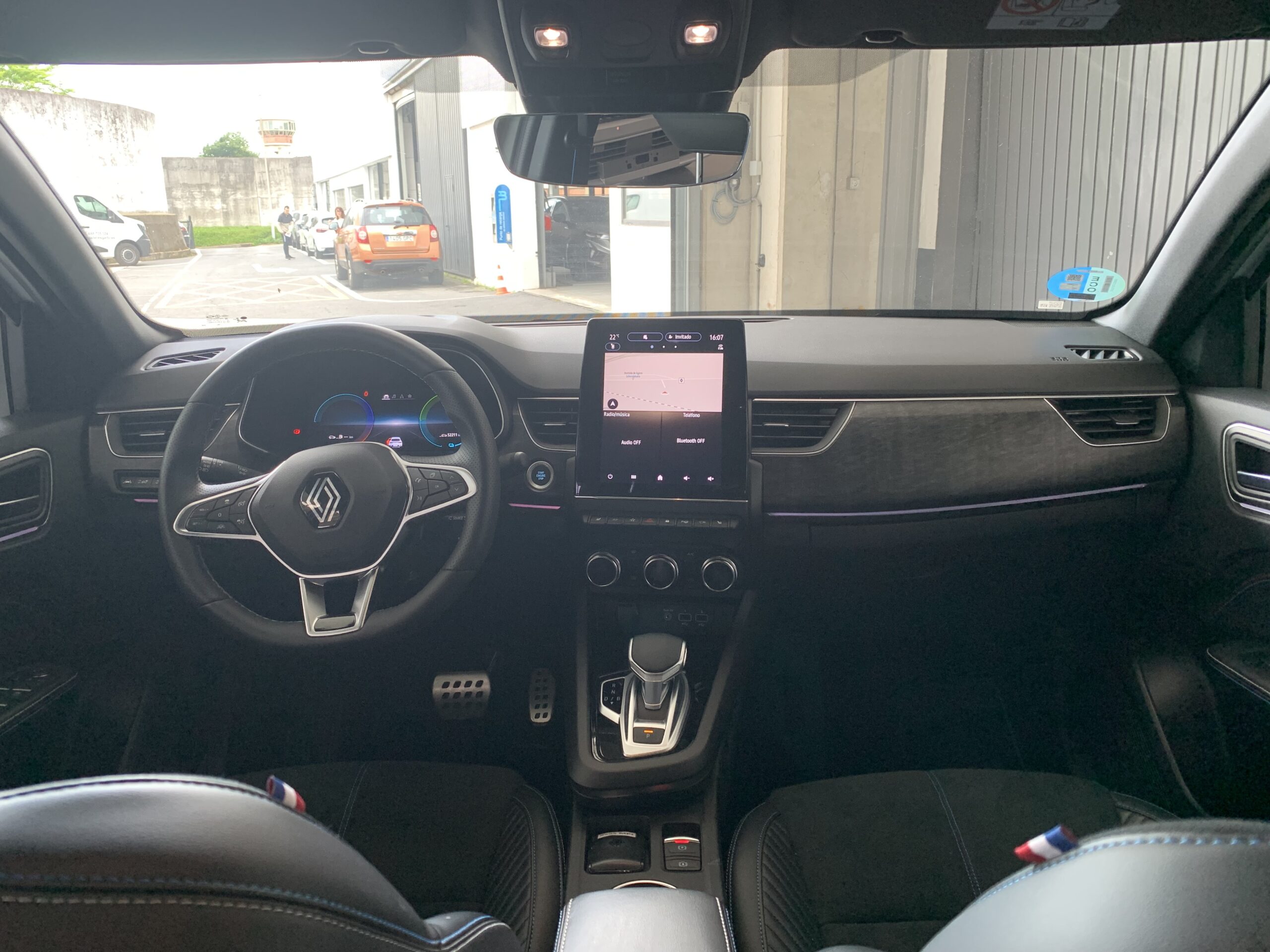 RENAULT ARKANA ESPIRIT ALPINE FULL HYBRID 145CV + PACK PARKING PLUS + TECHO DE COLOR NEGRO