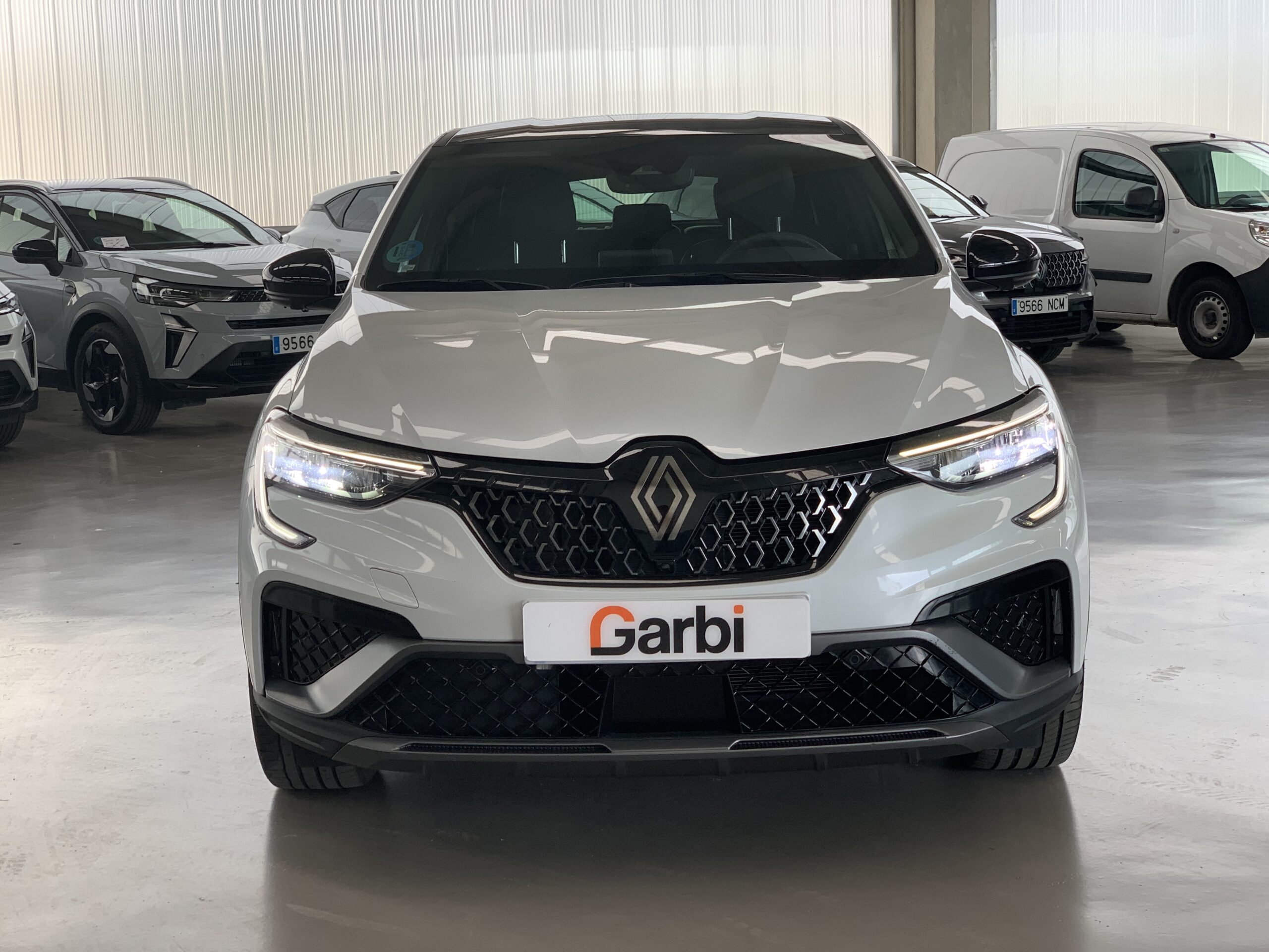 RENAULT ARKANA ESPIRIT ALPINE FULL HYBRID 145CV + PACK PARKING PLUS + TECHO DE COLOR NEGRO