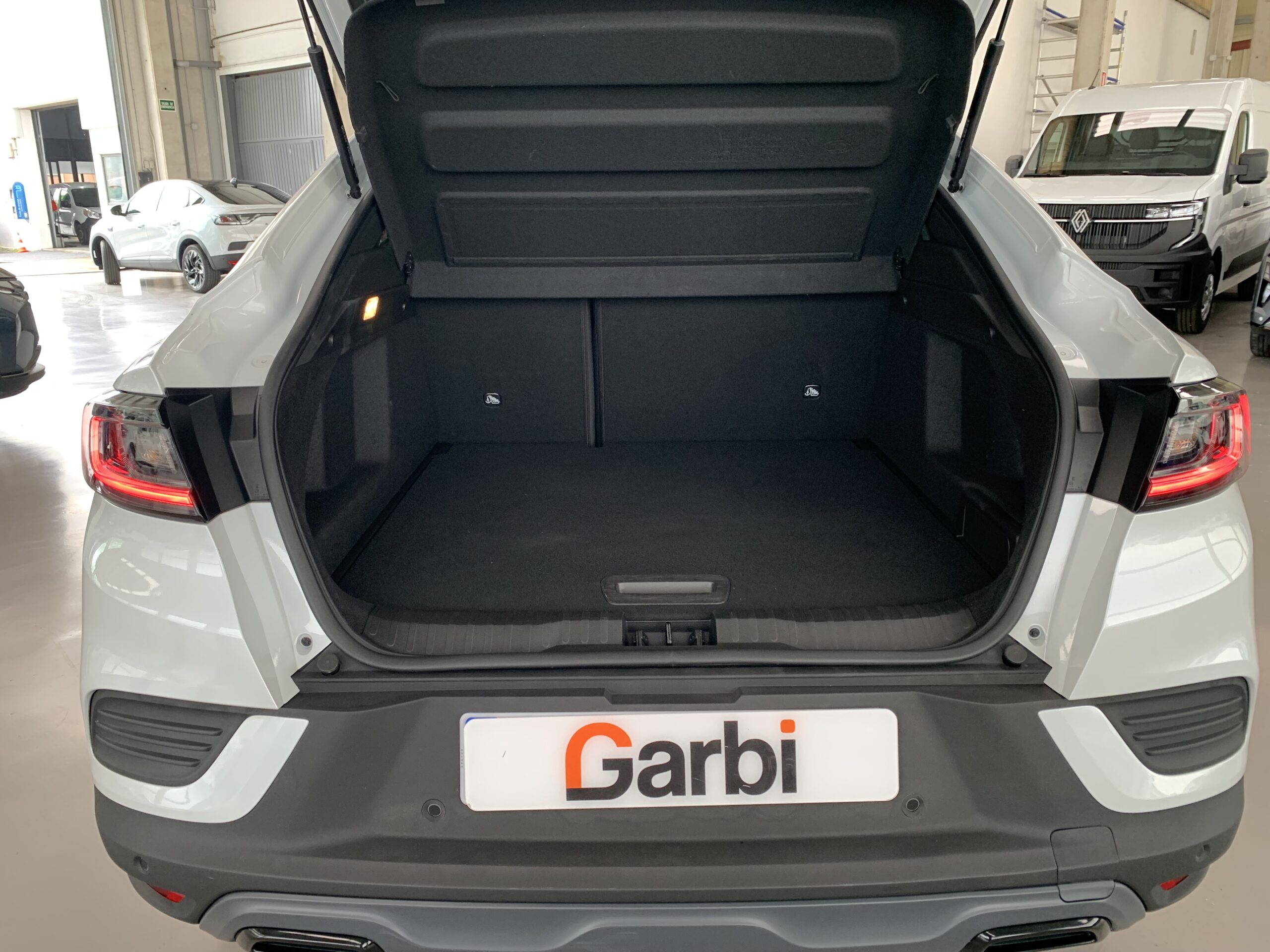 RENAULT ARKANA ESPIRIT ALPINE FULL HYBRID 145CV + PACK PARKING PLUS + TECHO DE COLOR NEGRO