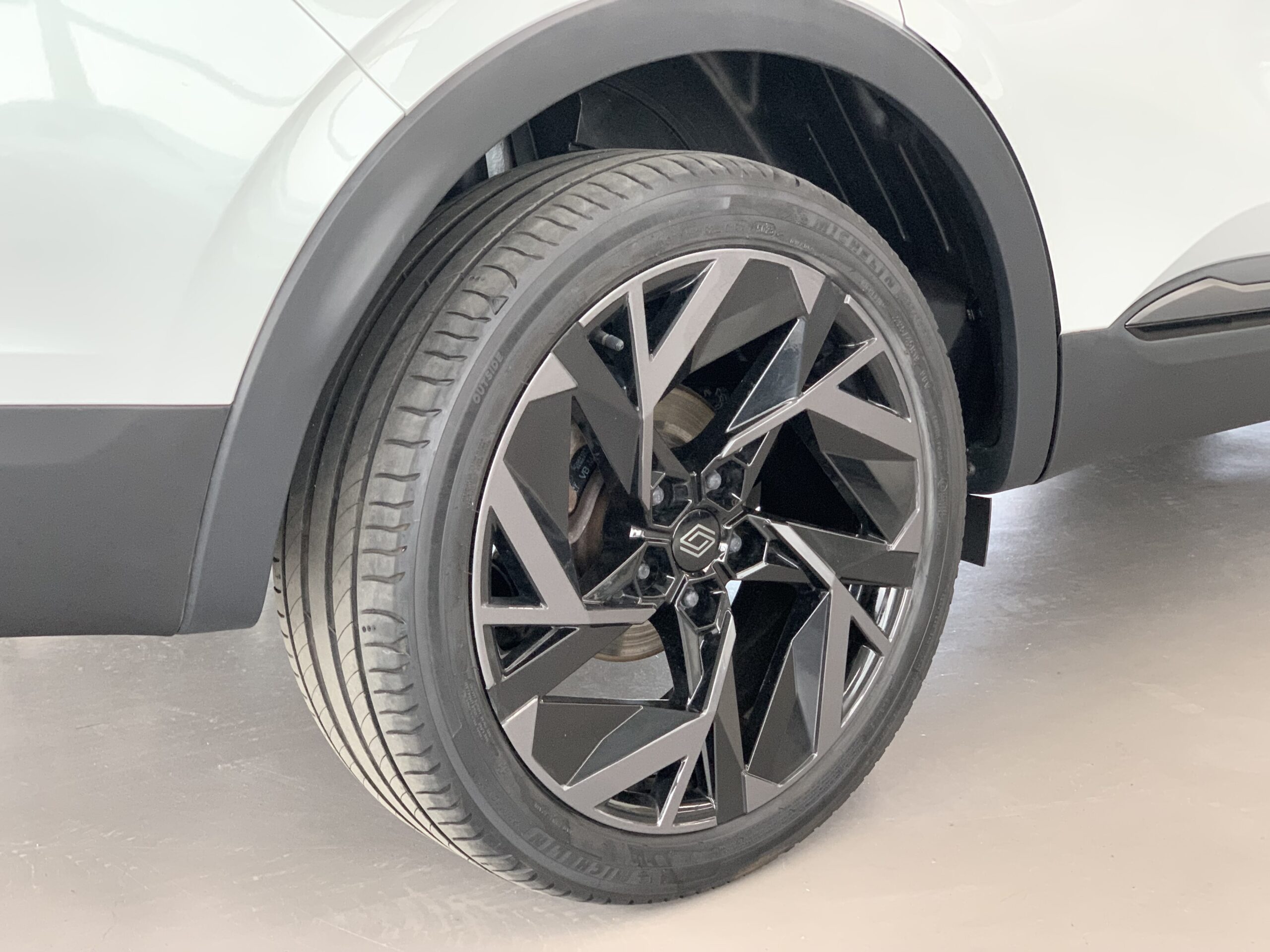 RENAULT ARKANA ESPIRIT ALPINE FULL HYBRID 145CV + PACK PARKING PLUS + TECHO DE COLOR NEGRO