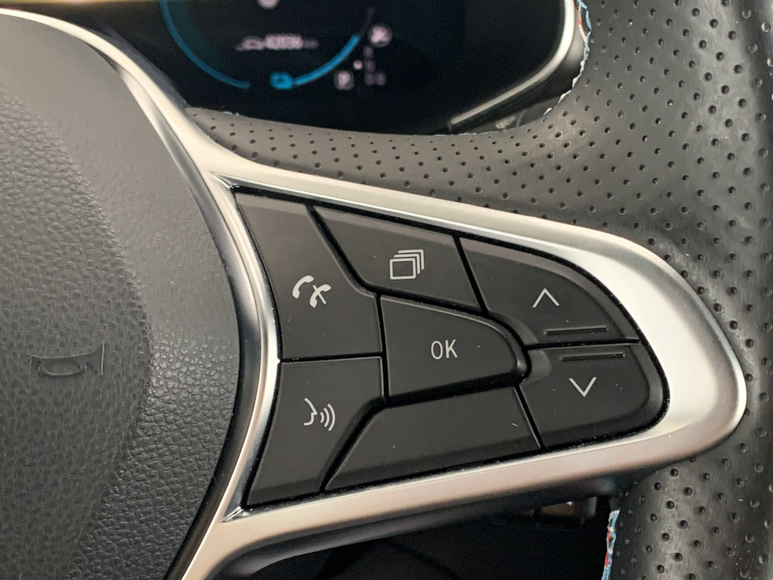 RENAULT ARKANA ESPIRIT ALPINE FULL HYBRID 145CV + PACK PARKING PLUS + TECHO DE COLOR NEGRO