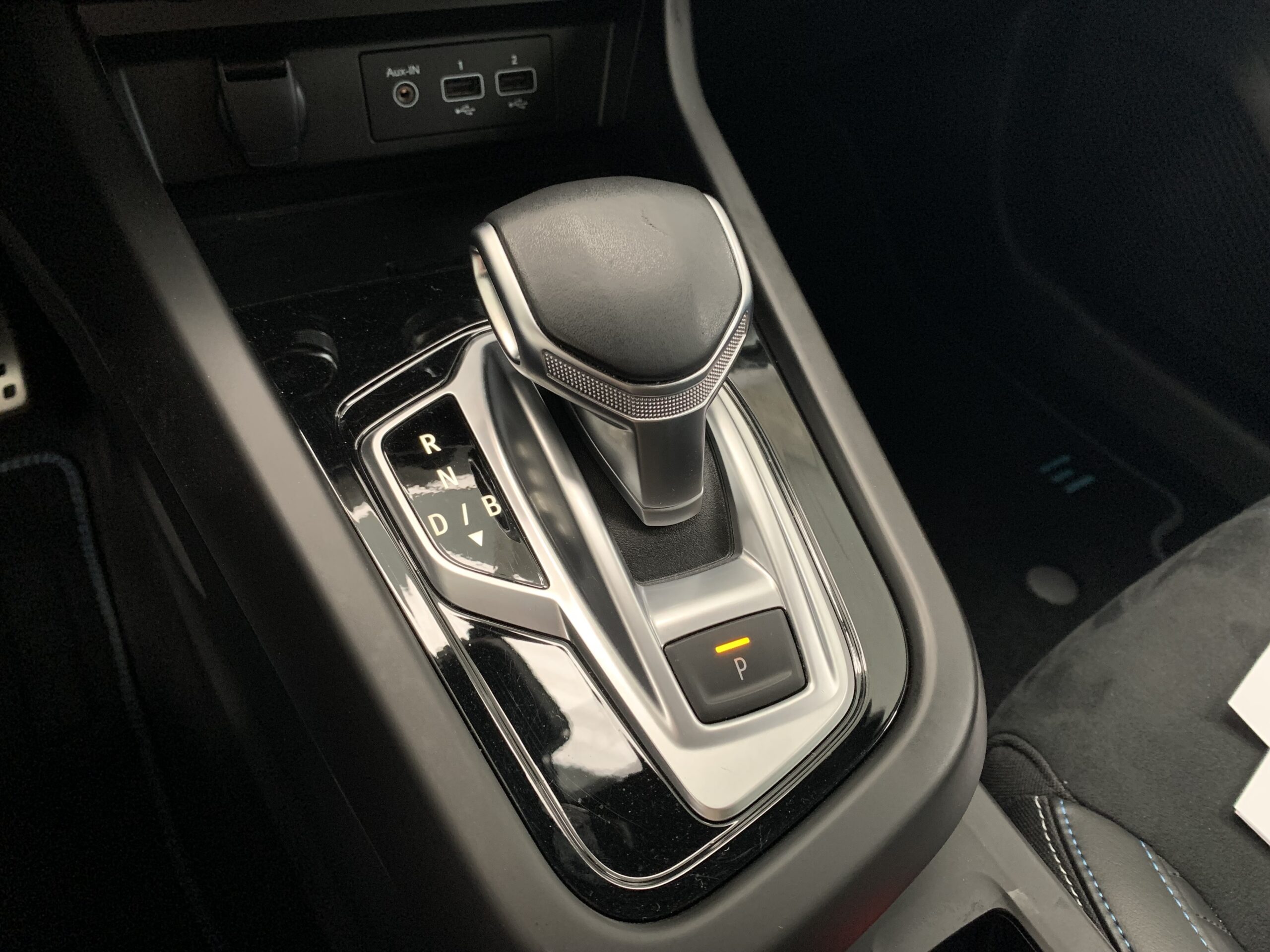 RENAULT ARKANA ESPIRIT ALPINE FULL HYBRID 145CV + PACK PARKING PLUS + TECHO DE COLOR NEGRO