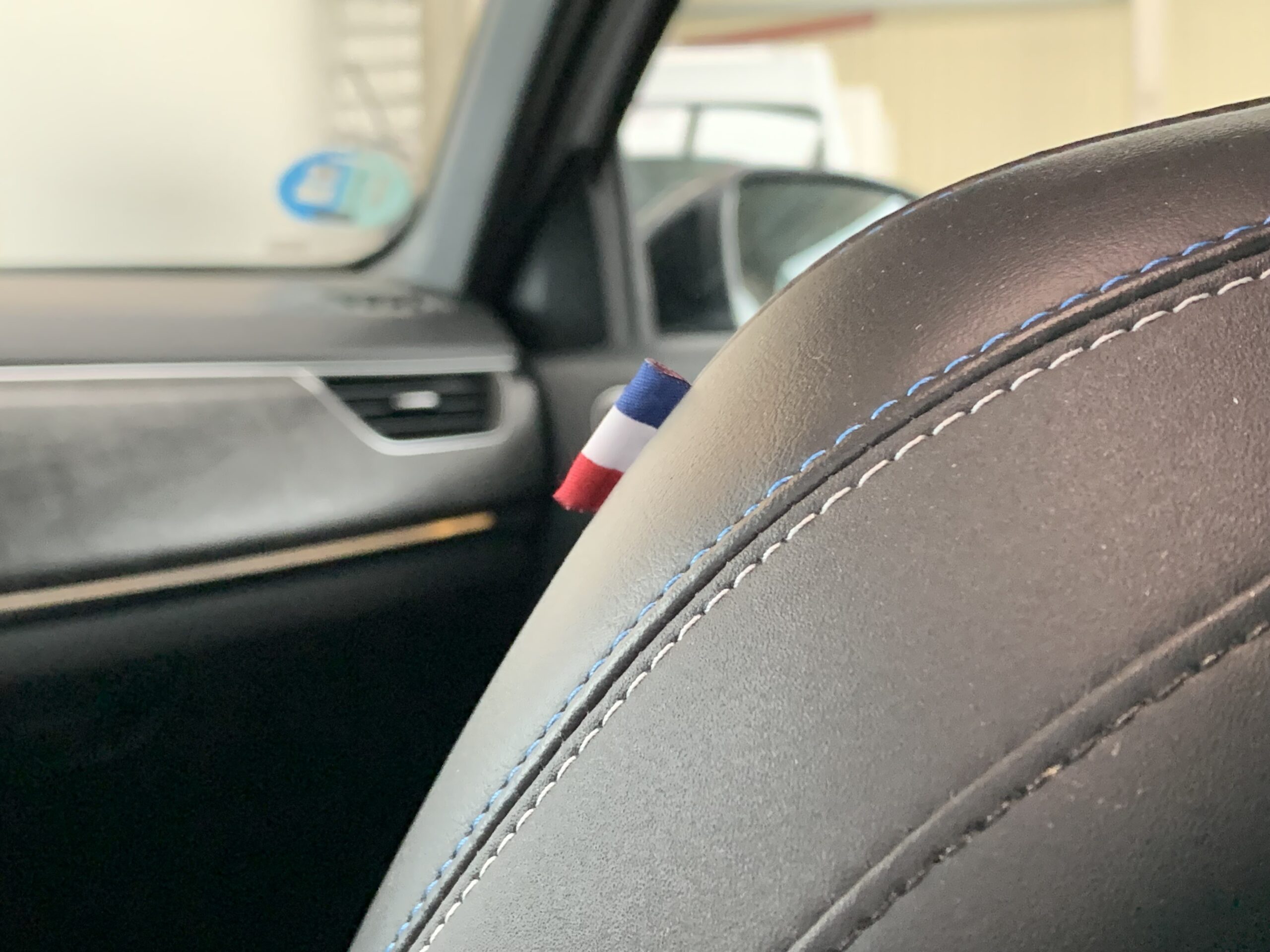 RENAULT ARKANA ESPIRIT ALPINE FULL HYBRID 145CV + PACK PARKING PLUS + TECHO DE COLOR NEGRO