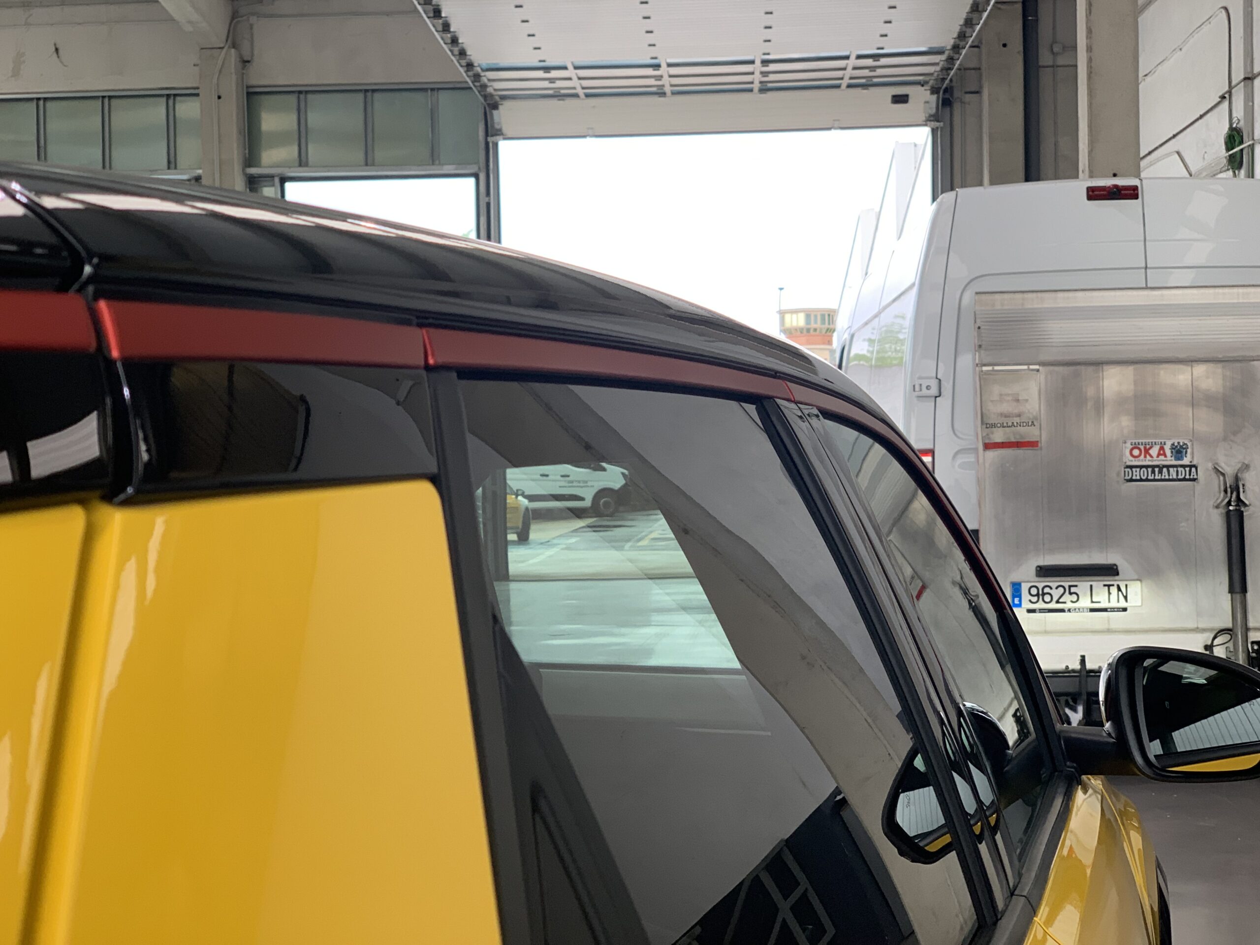 R5 ICONIC CINQ 100% ELECTRICO 150CV AUTONOMIA CONFORT (412KM AUTONOMIA) + PACK SAFETY & EASY DRIVE + HARMAN KARDON + CARGADOR BIDIRECCIONAL