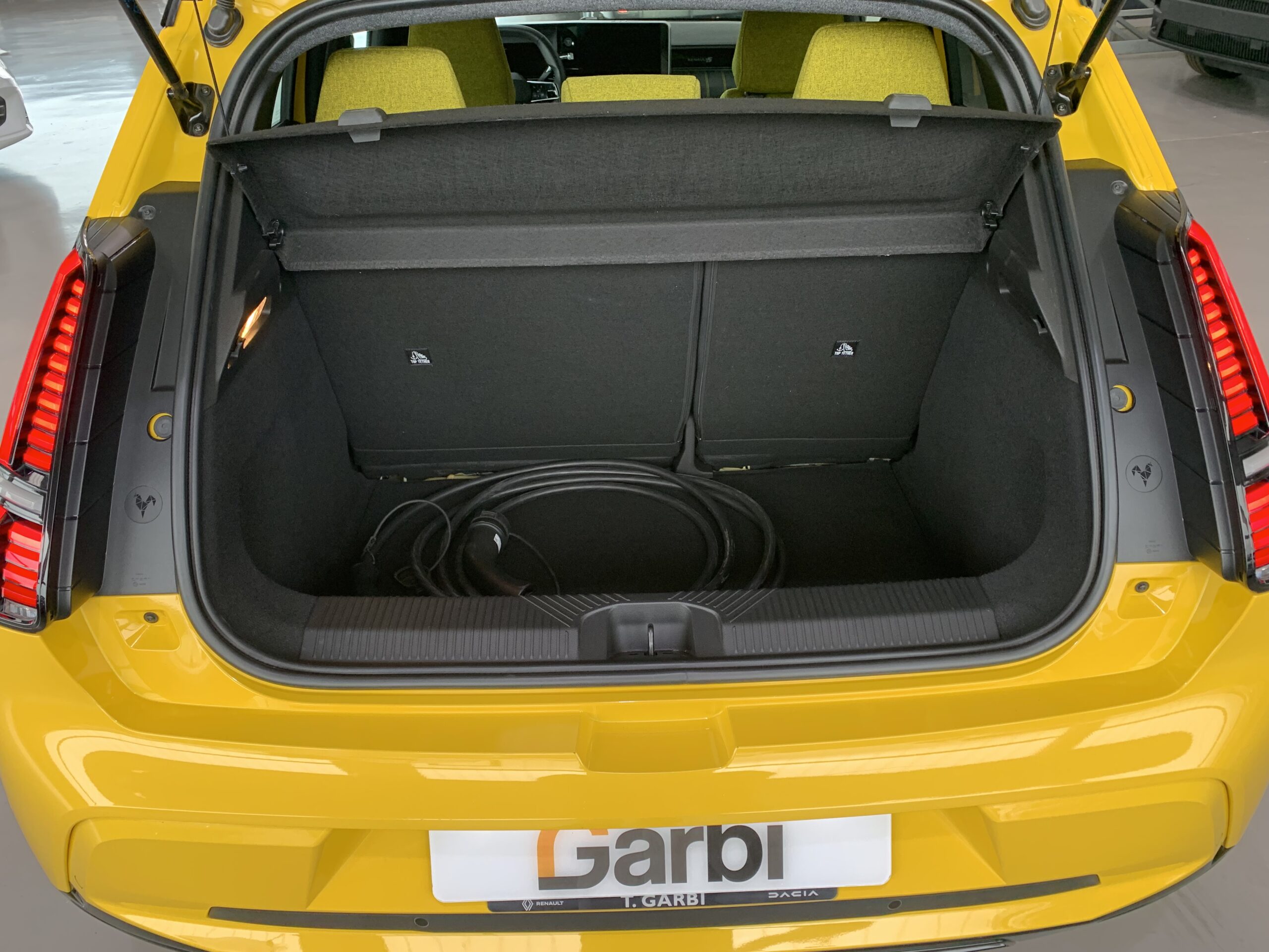 R5 ICONIC CINQ 100% ELECTRICO 150CV AUTONOMIA CONFORT (412KM AUTONOMIA) + PACK SAFETY & EASY DRIVE + HARMAN KARDON + CARGADOR BIDIRECCIONAL