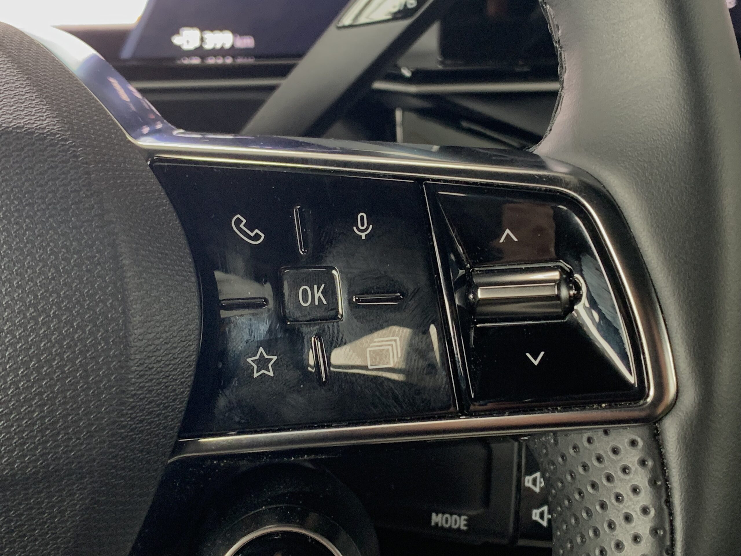 R5 ICONIC CINQ 100% ELECTRICO 150CV AUTONOMIA CONFORT (412KM AUTONOMIA) + PACK SAFETY & EASY DRIVE + HARMAN KARDON + CARGADOR BIDIRECCIONAL