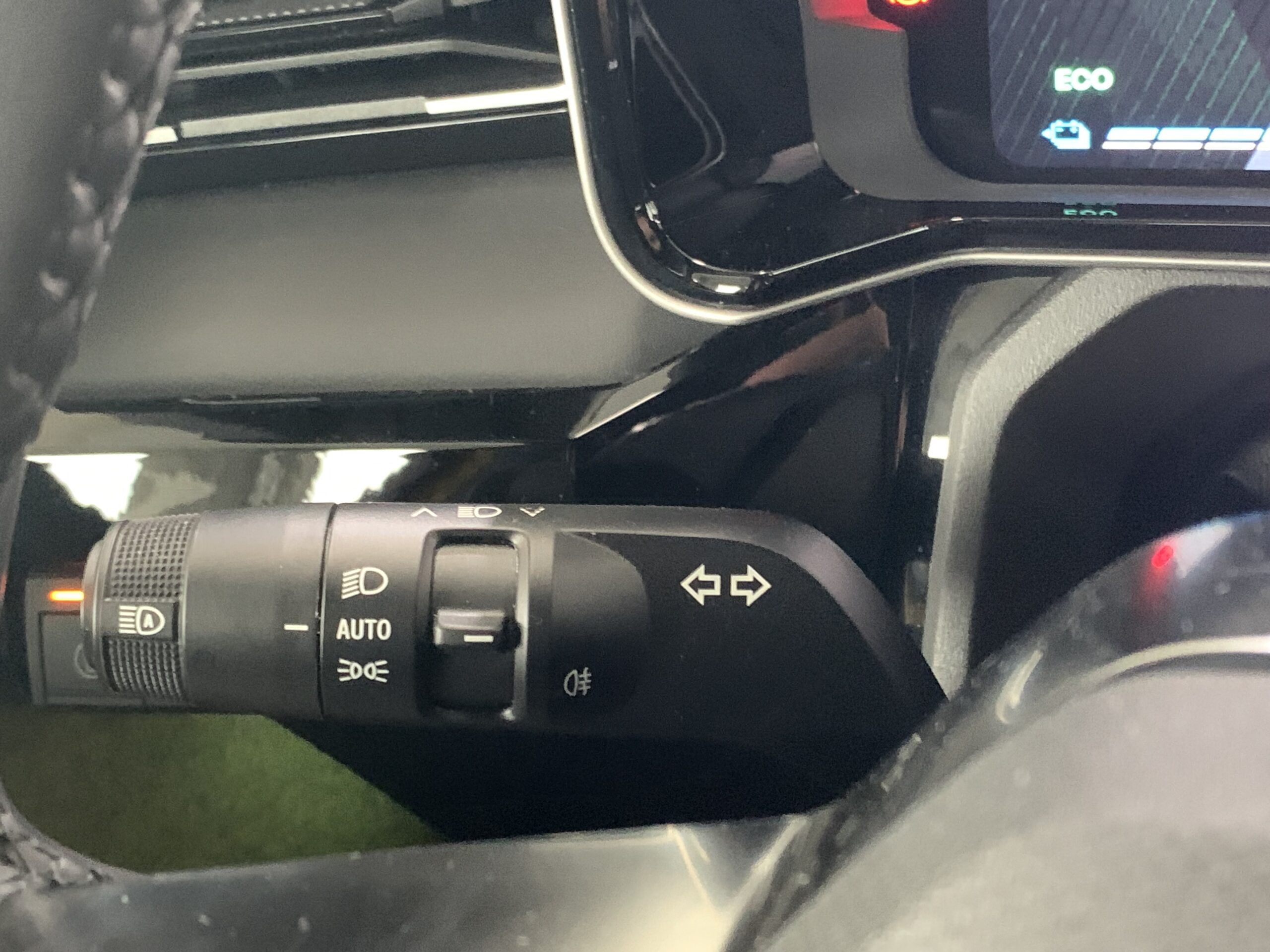 R5 ICONIC CINQ 100% ELECTRICO 150CV AUTONOMIA CONFORT (412KM AUTONOMIA) + PACK SAFETY & EASY DRIVE + HARMAN KARDON + CARGADOR BIDIRECCIONAL