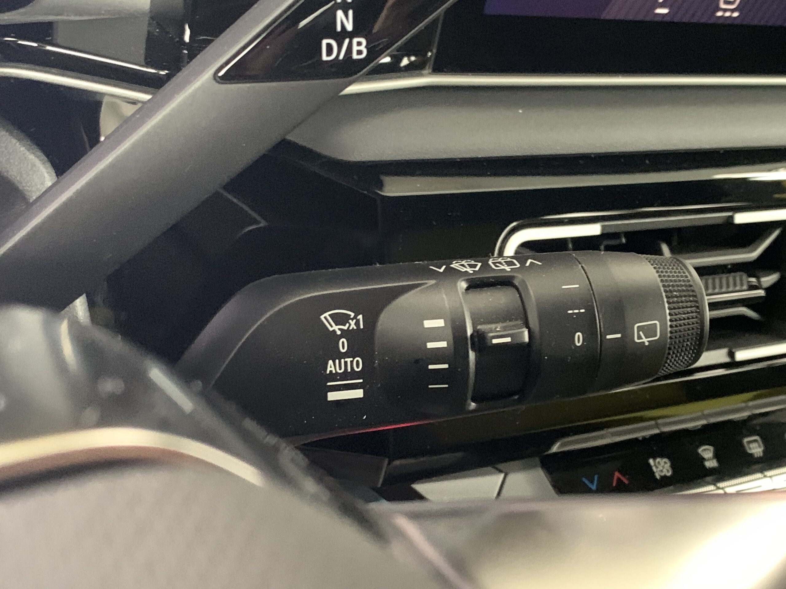 R5 ICONIC CINQ 100% ELECTRICO 150CV AUTONOMIA CONFORT (412KM AUTONOMIA) + PACK SAFETY & EASY DRIVE + HARMAN KARDON + CARGADOR BIDIRECCIONAL