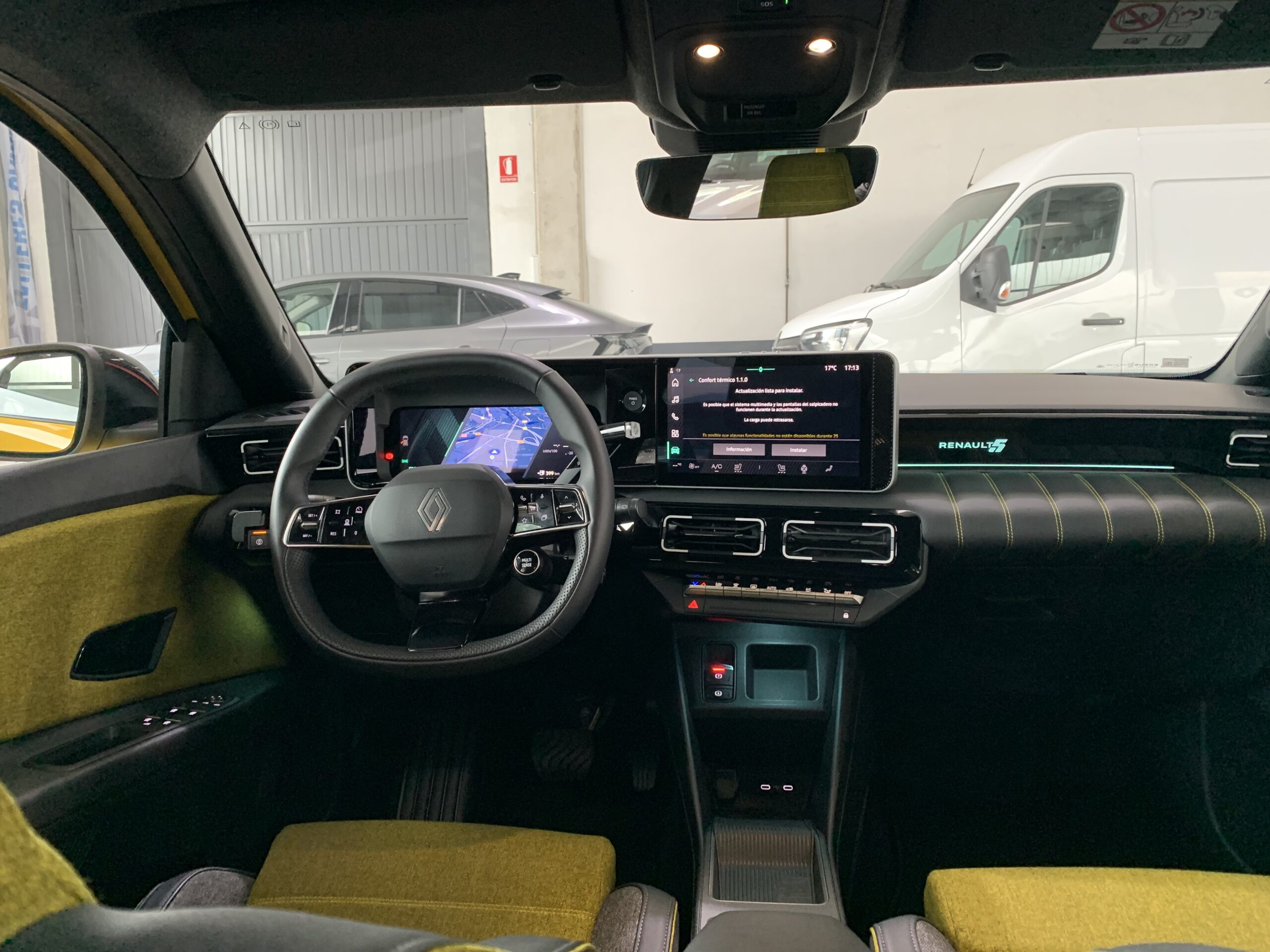 R5 ICONIC CINQ 100% ELECTRICO 150CV AUTONOMIA CONFORT (412KM AUTONOMIA) + PACK SAFETY & EASY DRIVE + HARMAN KARDON + CARGADOR BIDIRECCIONAL