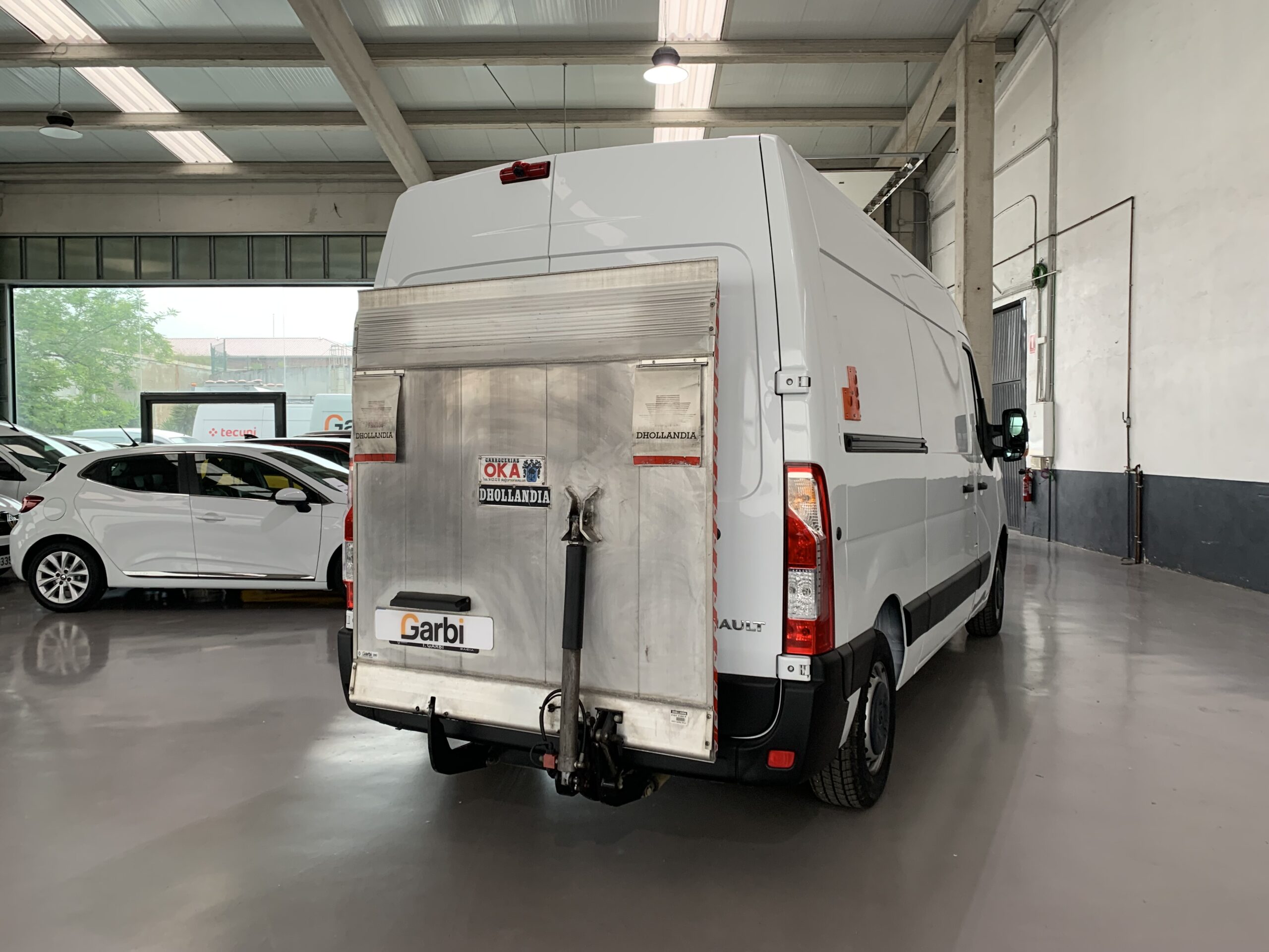 RENAULT MASTER FURGON L2H2 3500 BLUE DCI 135CV — PLATAFORMA ELEVADORA DHOLLANDIA: CAPACIDAD: 500kg / ANCHO PLATO: 1400mm / PROFUNDIDAD: 1550mm — + DEPOSITO 105L +MEDIA NAV EVOLUTION + AIRE ACONDICIONADO + CAMARA DE VISION TRASERA + AIRBAG CONDUCTOR & PASAJERO + RADIO MEDIA EVOLUTION & SMARTPHONE REPLICACION