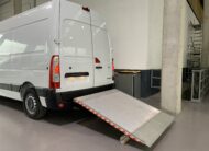 RENAULT MASTER FURGON L2H2 3500 BLUE DCI 135CV — PLATAFORMA ELEVADORA DHOLLANDIA: CAPACIDAD: 500kg / ANCHO PLATO: 1400mm / PROFUNDIDAD: 1550mm — + DEPOSITO 105L +MEDIA NAV EVOLUTION + AIRE ACONDICIONADO + CAMARA DE VISION TRASERA + AIRBAG CONDUCTOR & PASAJERO + RADIO MEDIA EVOLUTION & SMARTPHONE REPLICACION