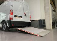 RENAULT MASTER FURGON L2H2 3500 BLUE DCI 135CV — PLATAFORMA ELEVADORA DHOLLANDIA: CAPACIDAD: 500kg / ANCHO PLATO: 1400mm / PROFUNDIDAD: 1550mm — + DEPOSITO 105L +MEDIA NAV EVOLUTION + AIRE ACONDICIONADO + CAMARA DE VISION TRASERA + AIRBAG CONDUCTOR & PASAJERO + RADIO MEDIA EVOLUTION & SMARTPHONE REPLICACION