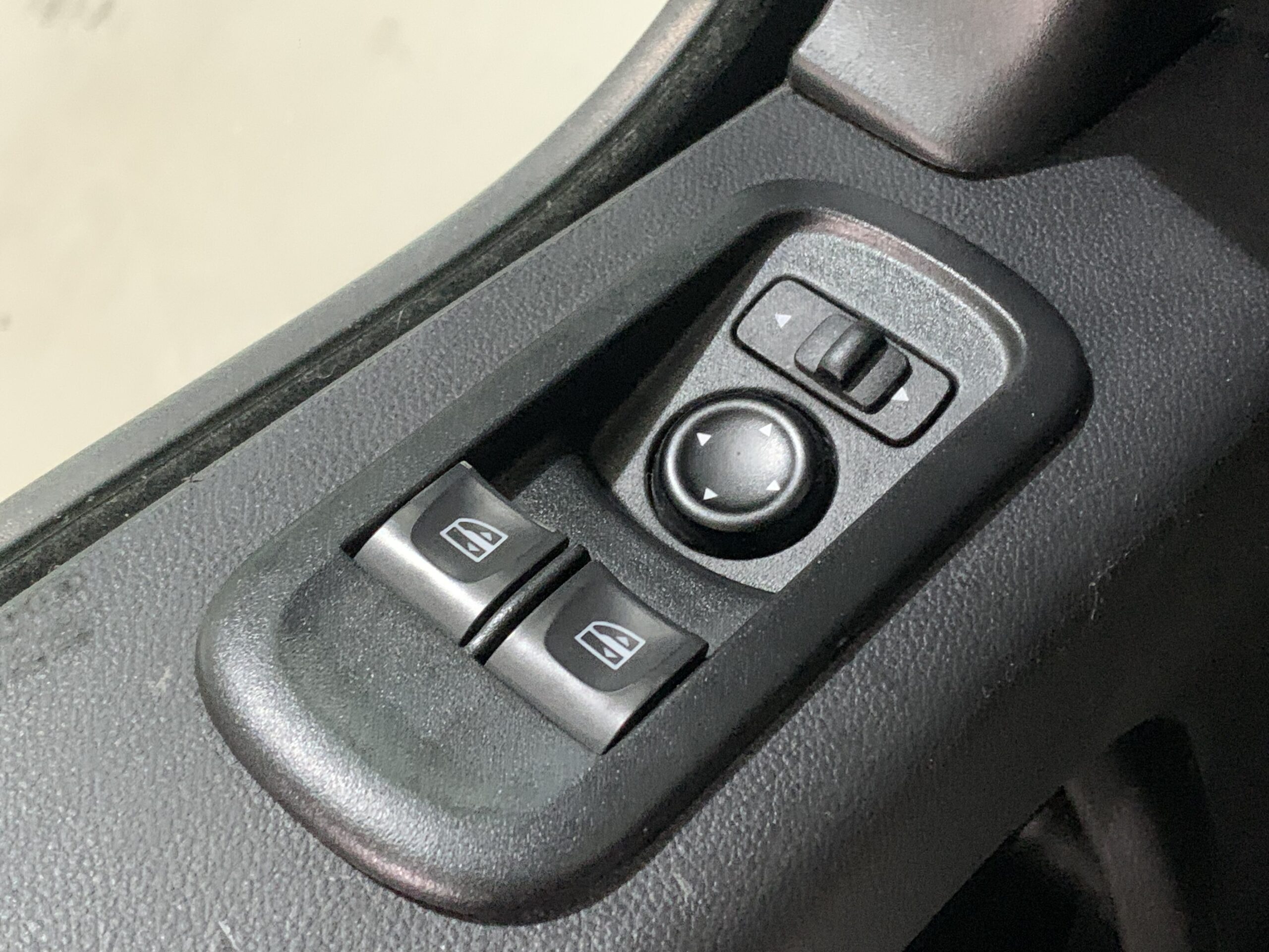 RENAULT MASTER FURGON L2H2 3500 BLUE DCI 135CV — PLATAFORMA ELEVADORA DHOLLANDIA: CAPACIDAD: 500kg / ANCHO PLATO: 1400mm / PROFUNDIDAD: 1550mm — + DEPOSITO 105L +MEDIA NAV EVOLUTION + AIRE ACONDICIONADO + CAMARA DE VISION TRASERA + AIRBAG CONDUCTOR & PASAJERO + RADIO MEDIA EVOLUTION & SMARTPHONE REPLICACION