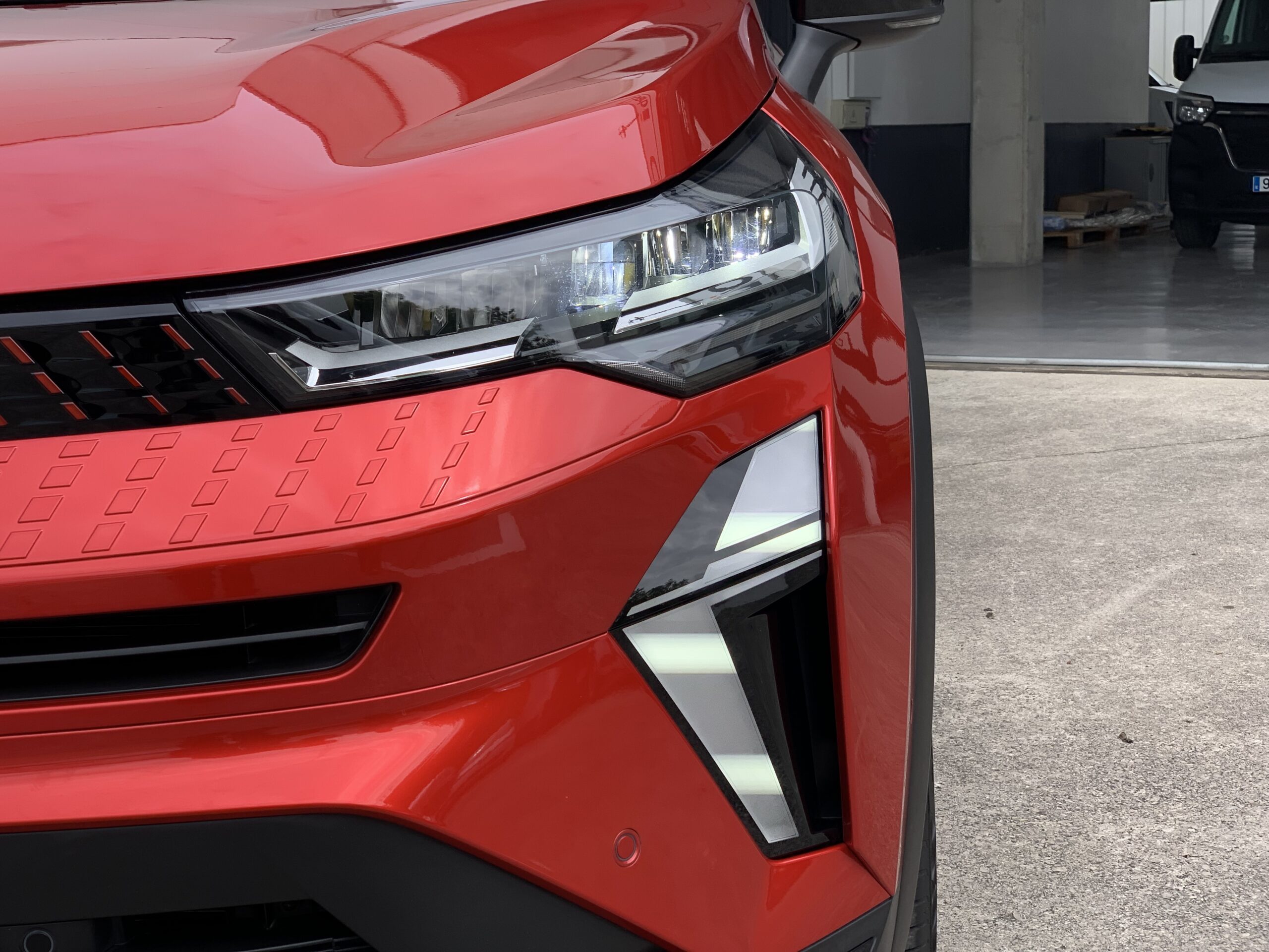 RENAULT CAPTUR TECHNO GLP 100CV + PACK NAVEGACION & HARMAN KARDON
