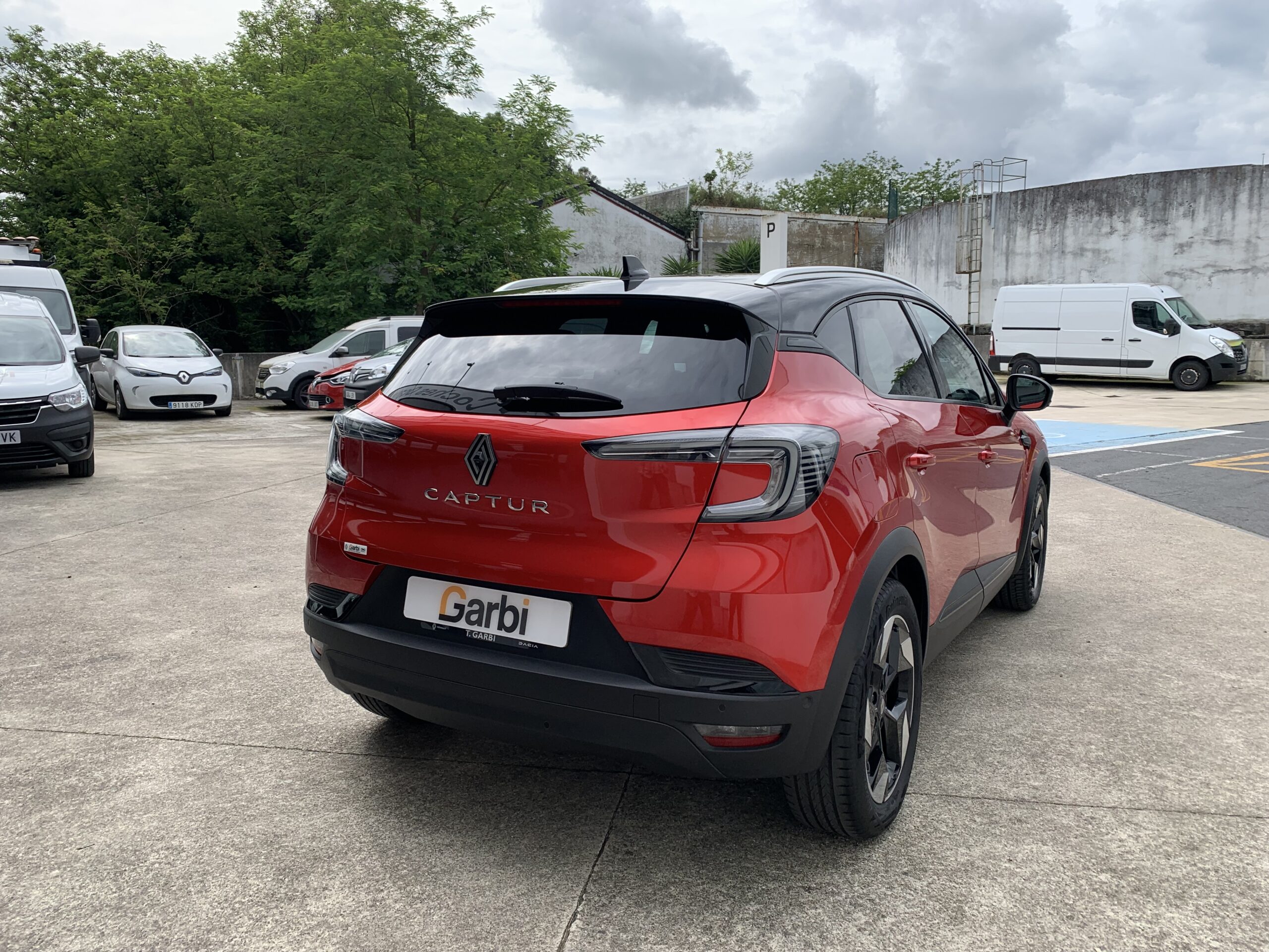 RENAULT CAPTUR TECHNO GLP 100CV + PACK NAVEGACION & HARMAN KARDON