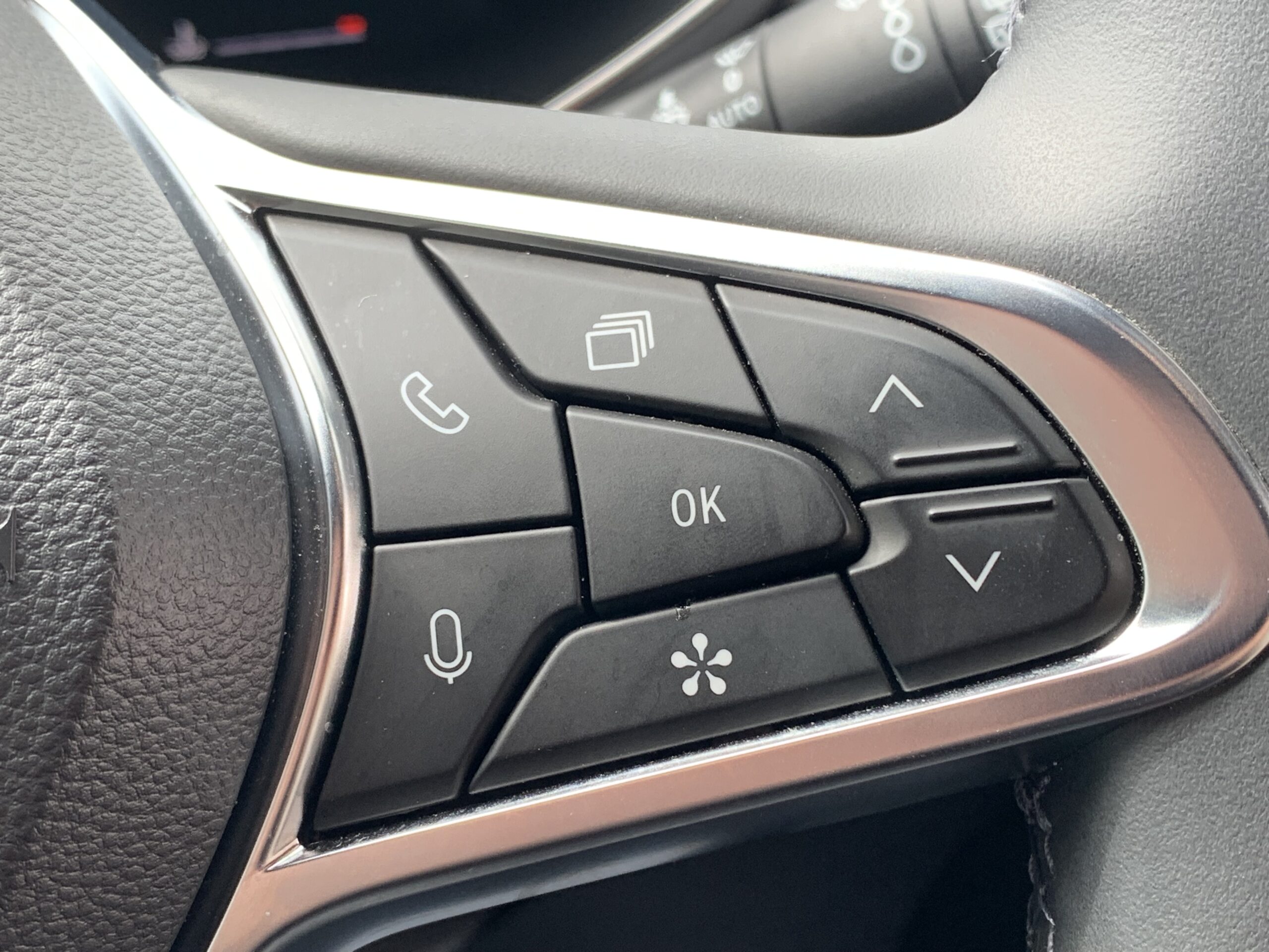 RENAULT CAPTUR TECHNO GLP 100CV + PACK NAVEGACION & HARMAN KARDON