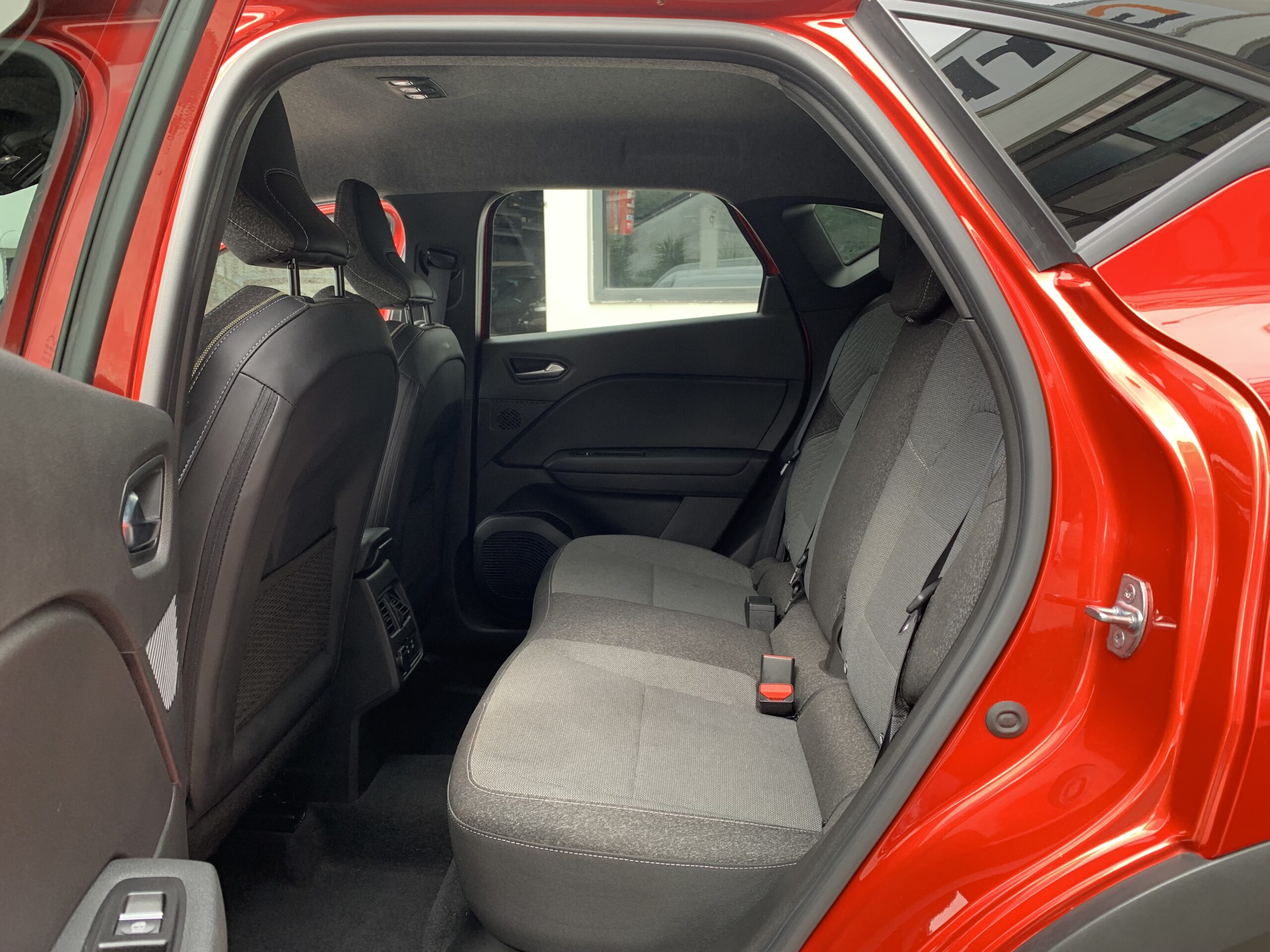 RENAULT CAPTUR TECHNO GLP 100CV + PACK NAVEGACION & HARMAN KARDON