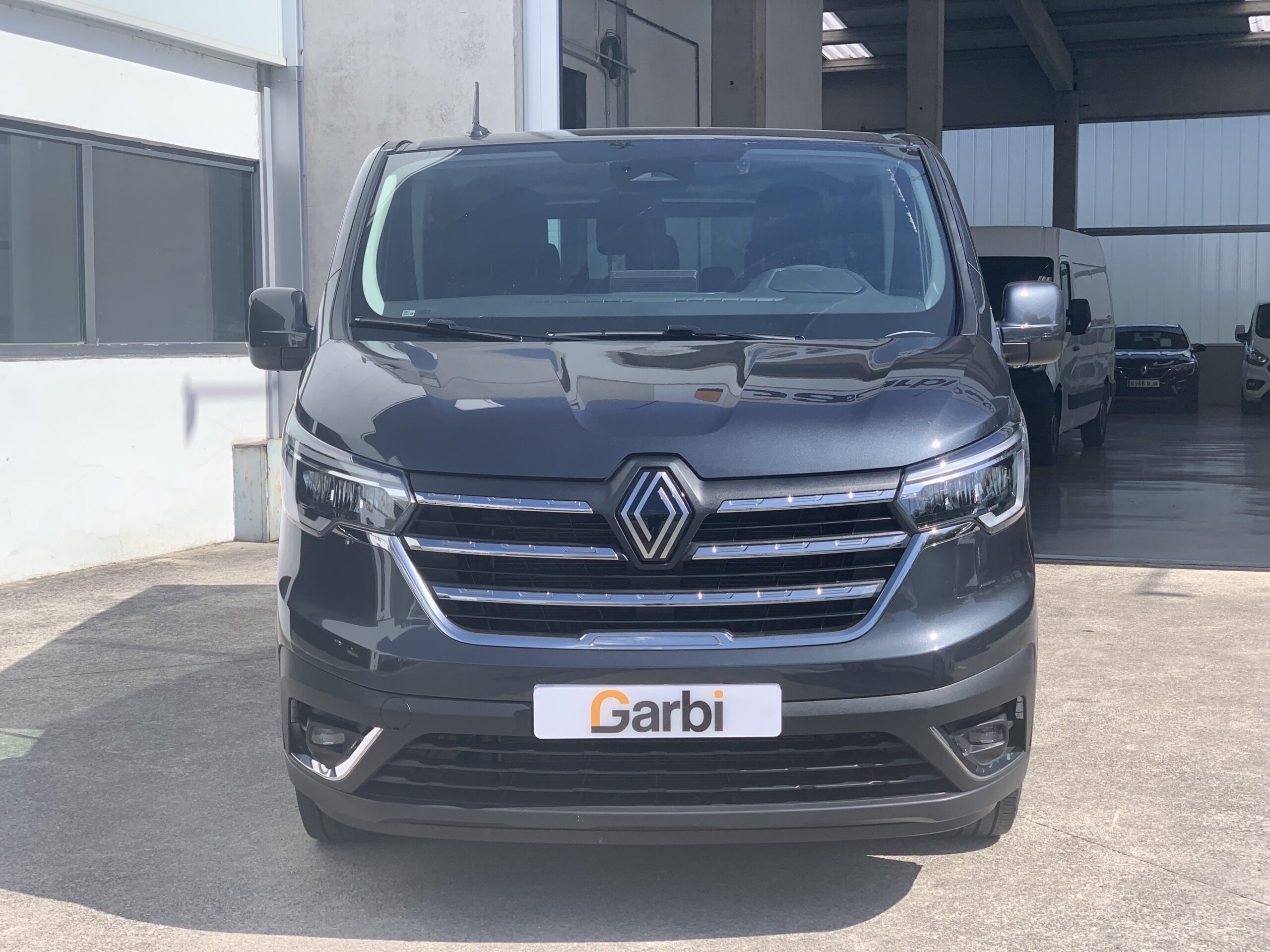 RENAULT TRAFIC EQUILIBRE BLUE DCI 150CV + PACK VISIBILIDAD + PUERTA LATERAL IZQUIERDA DESLIZANTE + RUEDA DE REPUESTO + CAMARA DE VISION TRASERA