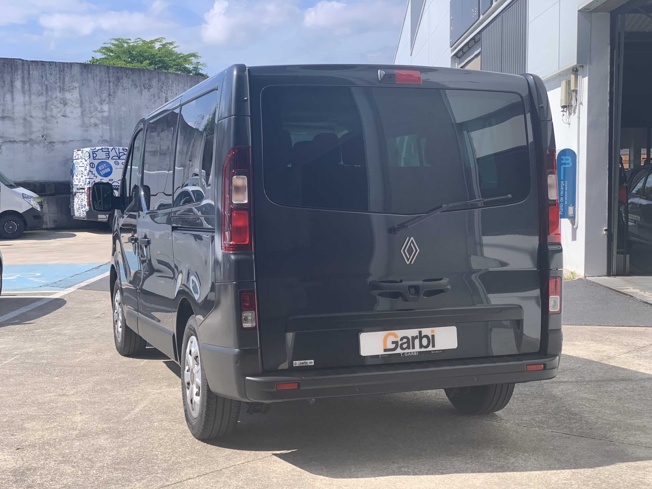 RENAULT TRAFIC EQUILIBRE BLUE DCI 150CV + PACK VISIBILIDAD + PUERTA LATERAL IZQUIERDA DESLIZANTE + RUEDA DE REPUESTO + CAMARA DE VISION TRASERA