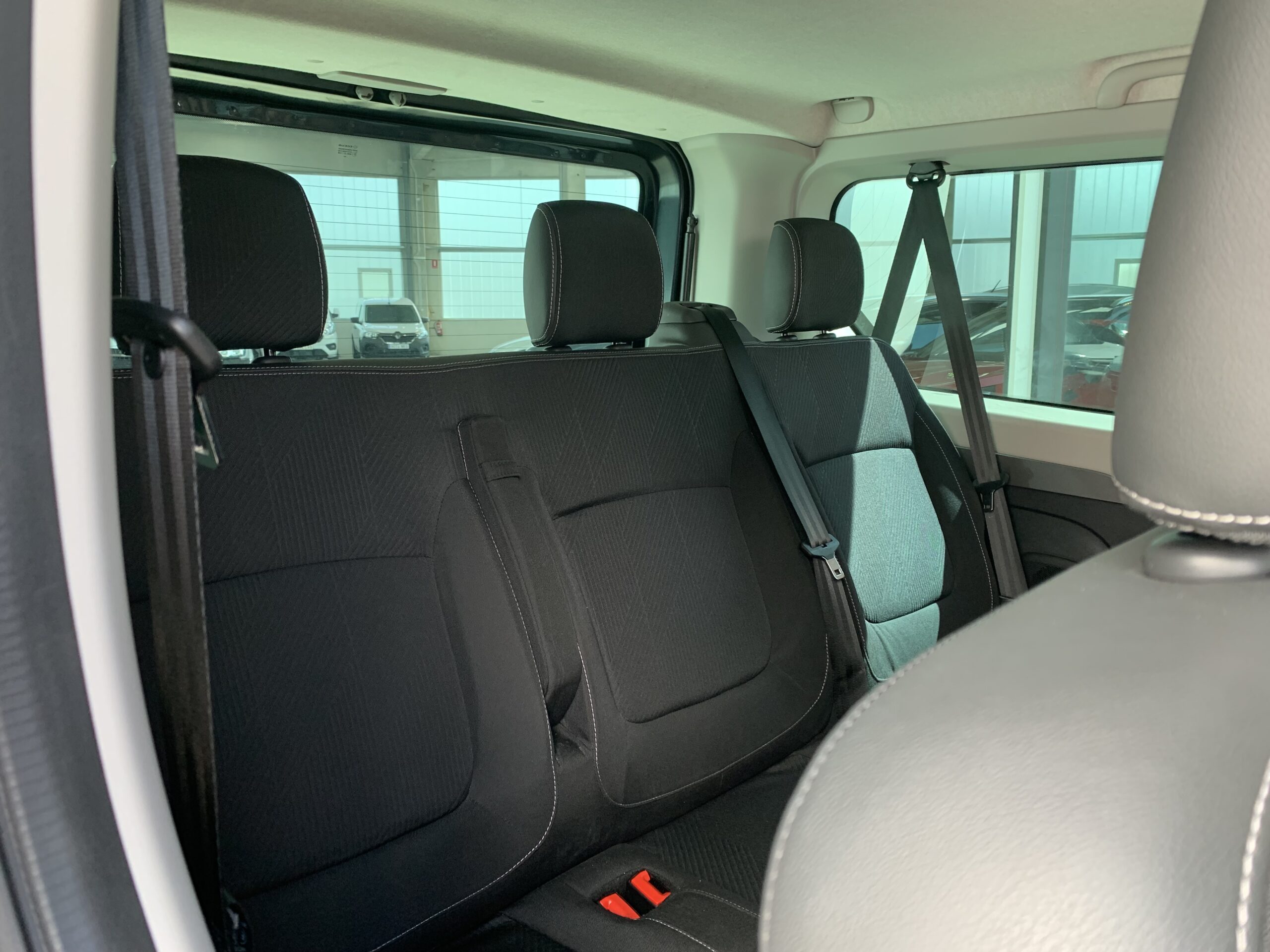 RENAULT TRAFIC EQUILIBRE BLUE DCI 150CV + PACK VISIBILIDAD + PUERTA LATERAL IZQUIERDA DESLIZANTE + RUEDA DE REPUESTO + CAMARA DE VISION TRASERA
