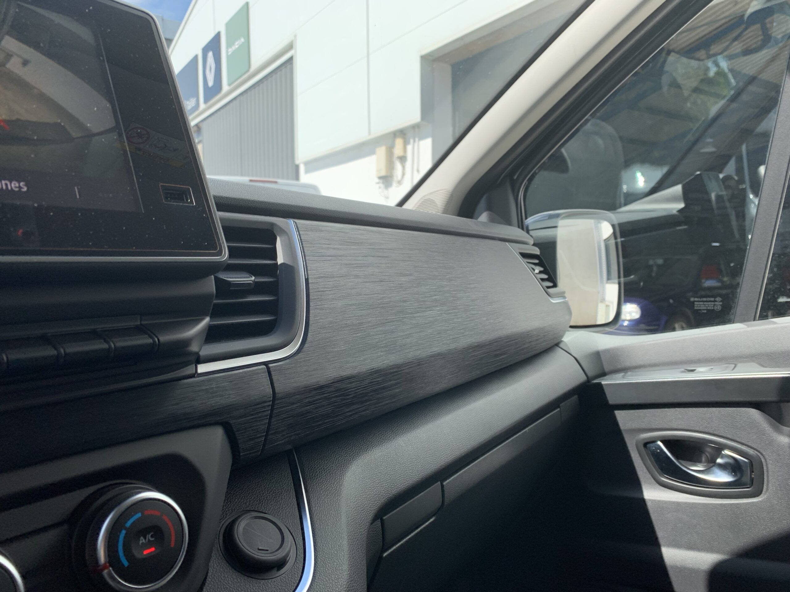 RENAULT TRAFIC EQUILIBRE BLUE DCI 150CV + PACK VISIBILIDAD + PUERTA LATERAL IZQUIERDA DESLIZANTE + RUEDA DE REPUESTO + CAMARA DE VISION TRASERA