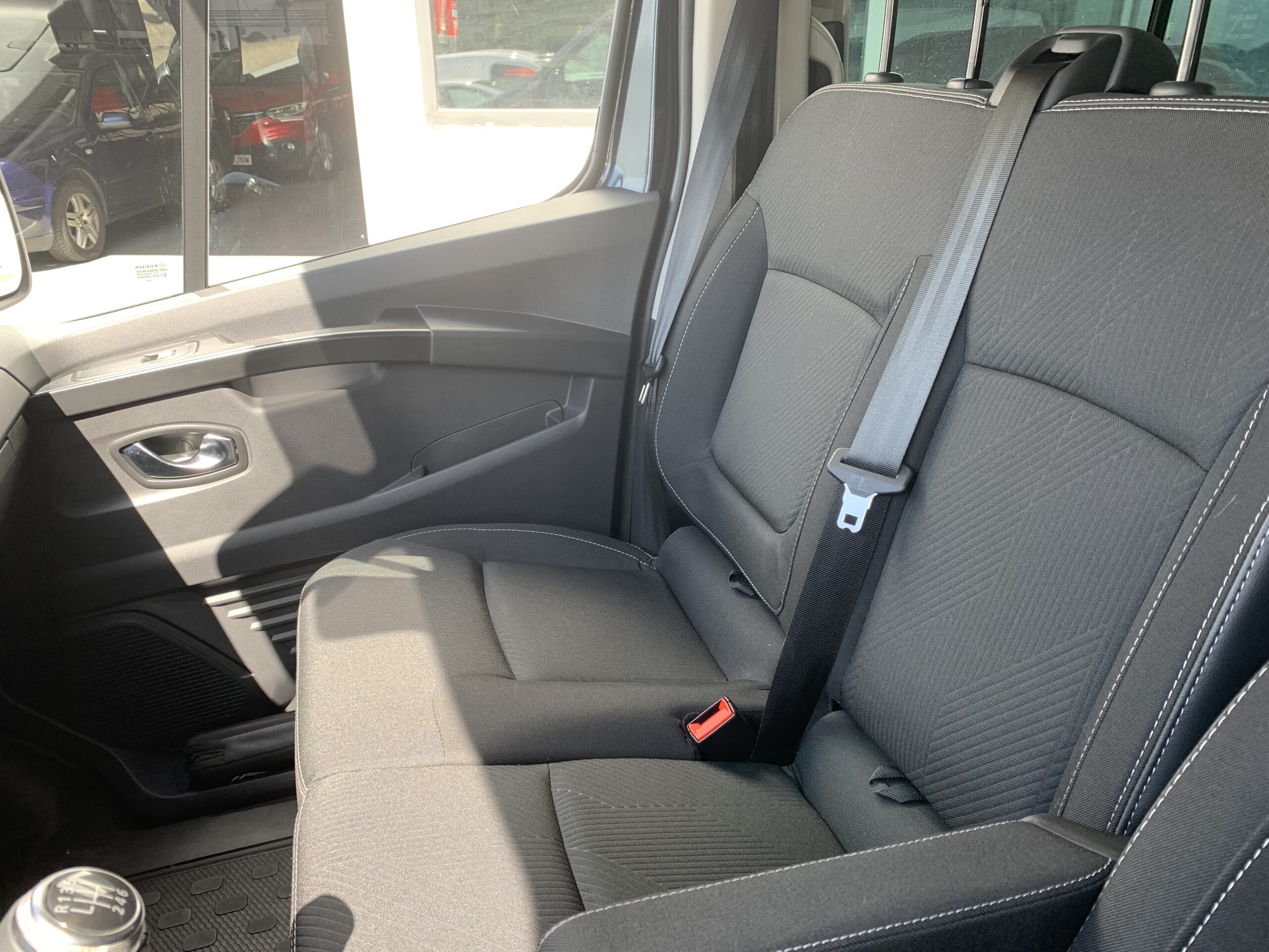 RENAULT TRAFIC EQUILIBRE BLUE DCI 150CV + PACK VISIBILIDAD + PUERTA LATERAL IZQUIERDA DESLIZANTE + RUEDA DE REPUESTO + CAMARA DE VISION TRASERA