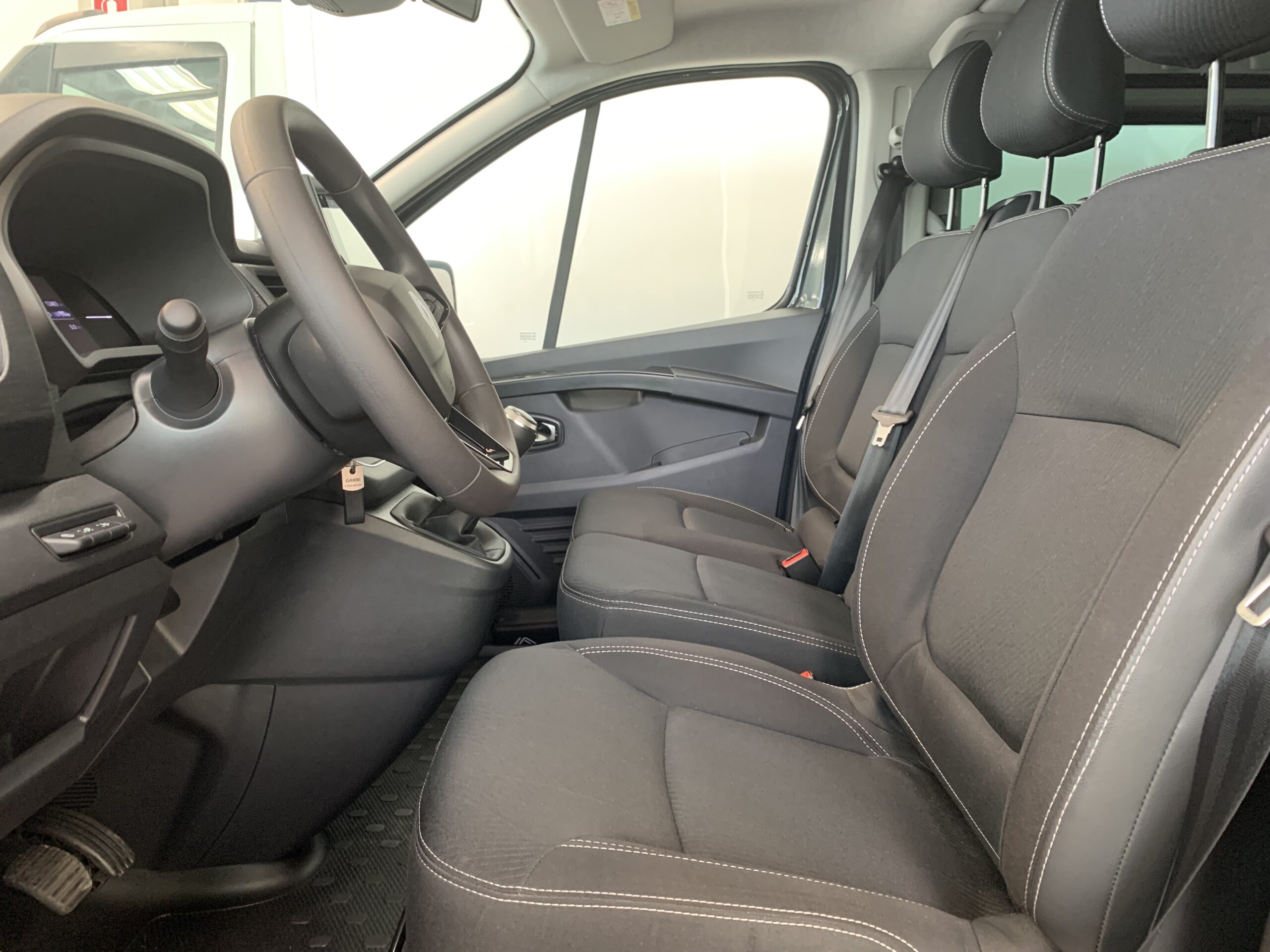 RENAULT TRAFIC EQUILIBRE BLUE DCI 150CV + PACK VISIBILIDAD + PUERTA LATERAL IZQUIERDA DESLIZANTE + RUEDA DE REPUESTO + CAMARA DE VISION TRASERA