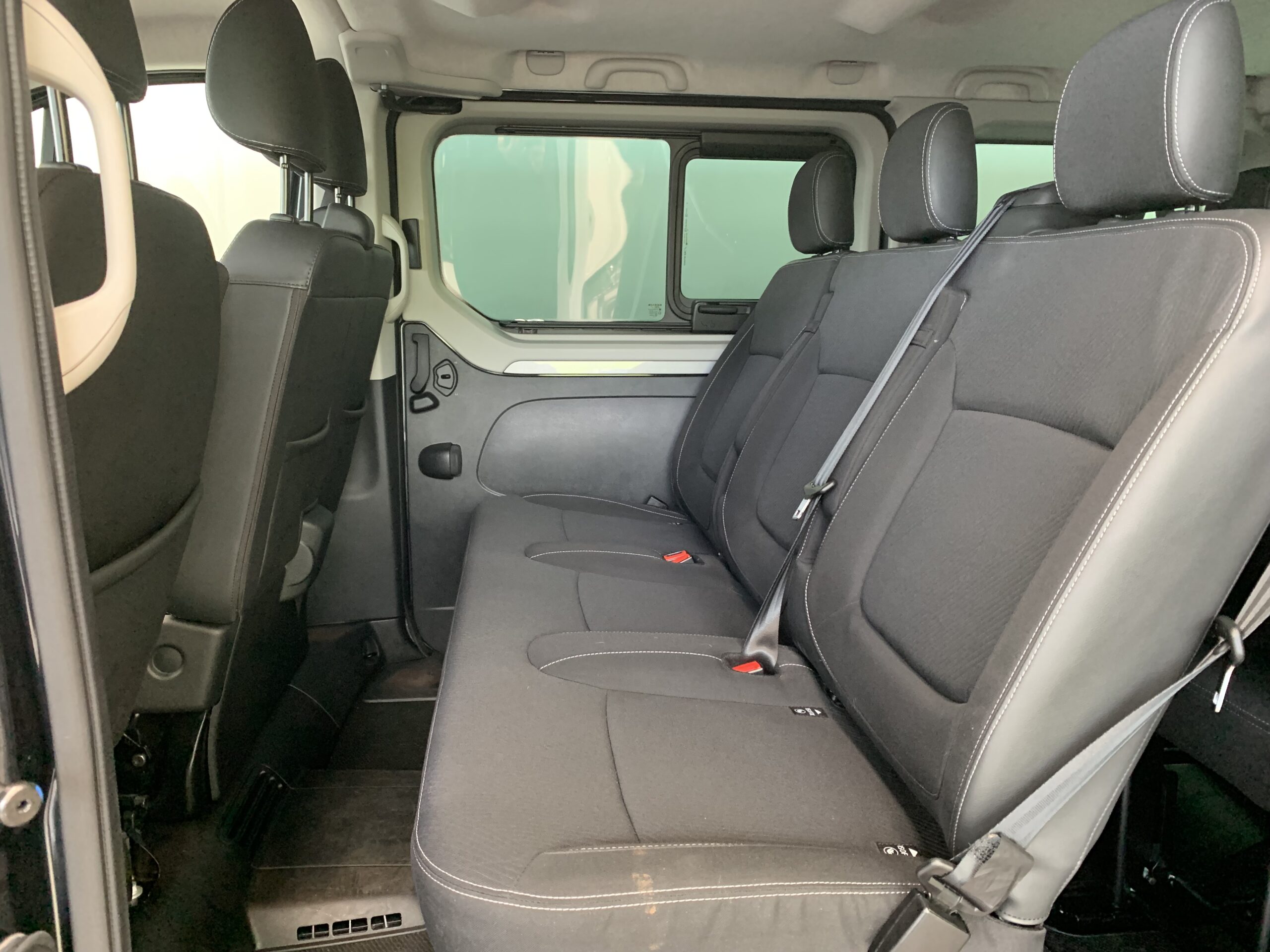 RENAULT TRAFIC EQUILIBRE BLUE DCI 150CV + PACK VISIBILIDAD + PUERTA LATERAL IZQUIERDA DESLIZANTE + RUEDA DE REPUESTO + CAMARA DE VISION TRASERA