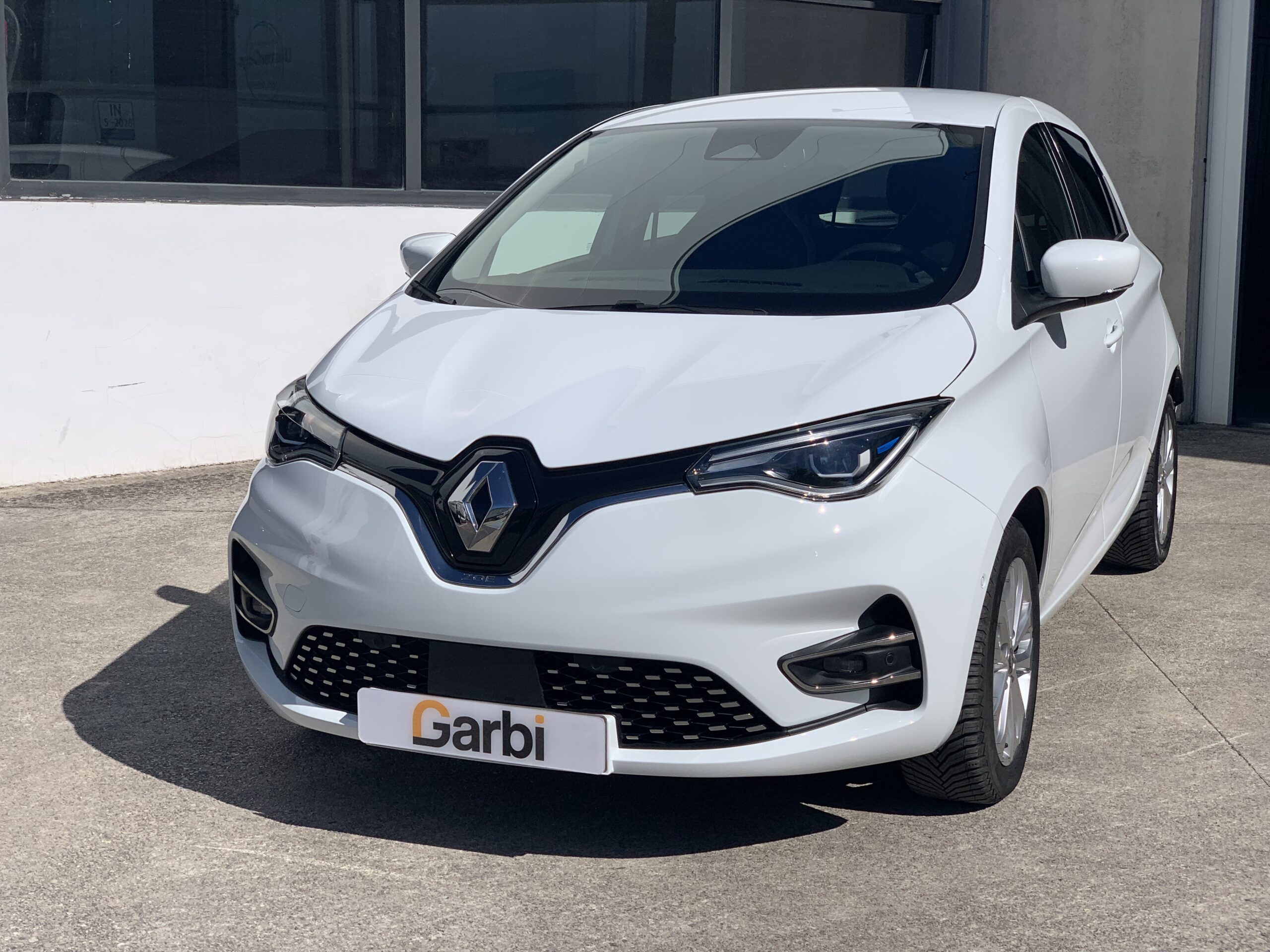 RENAULT ZOE ZEN 100% ELECTRICO 135CV 50KWH + CARGA RAPIDA