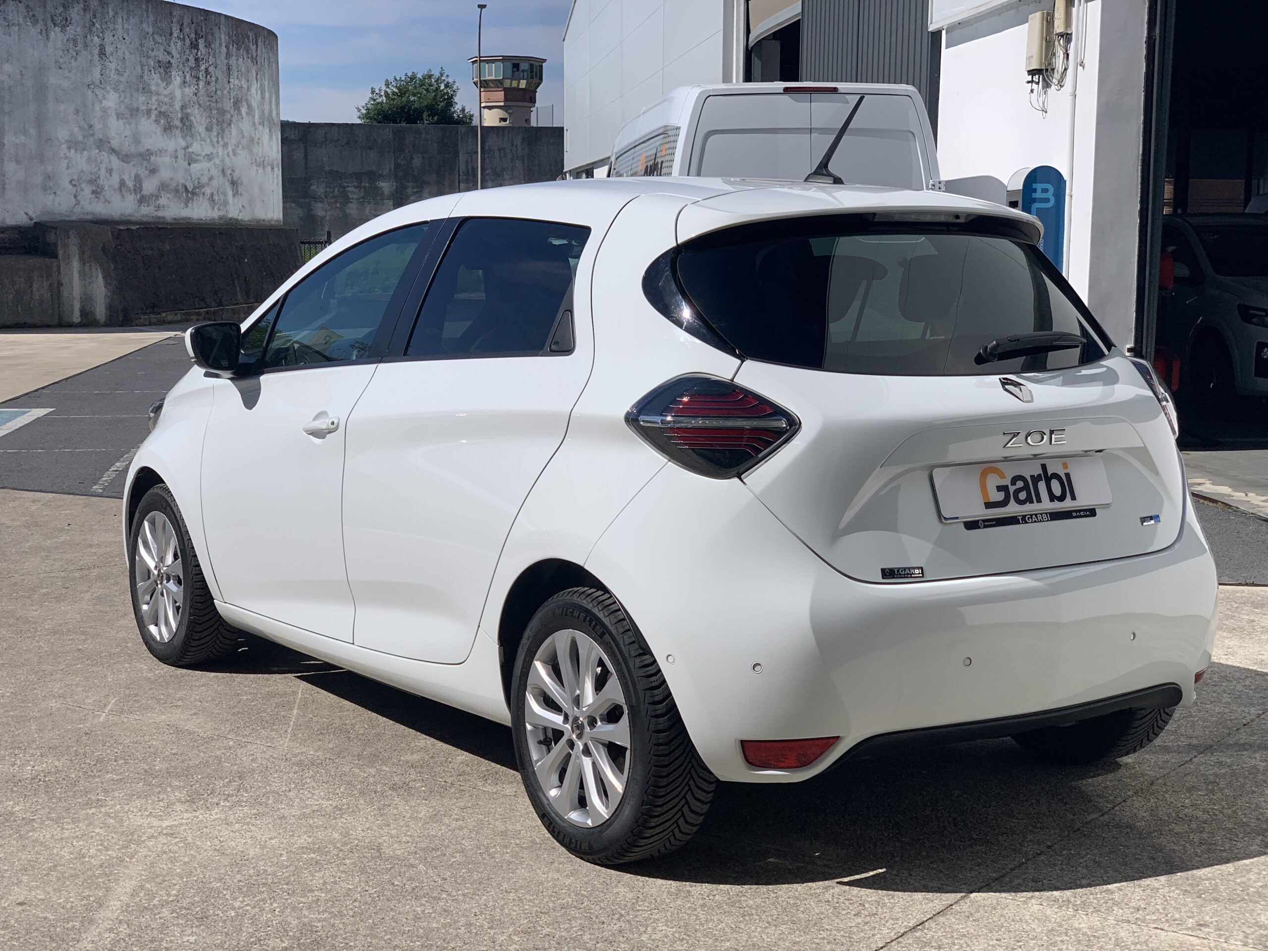 RENAULT ZOE ZEN 100% ELECTRICO 135CV 50KWH + CARGA RAPIDA