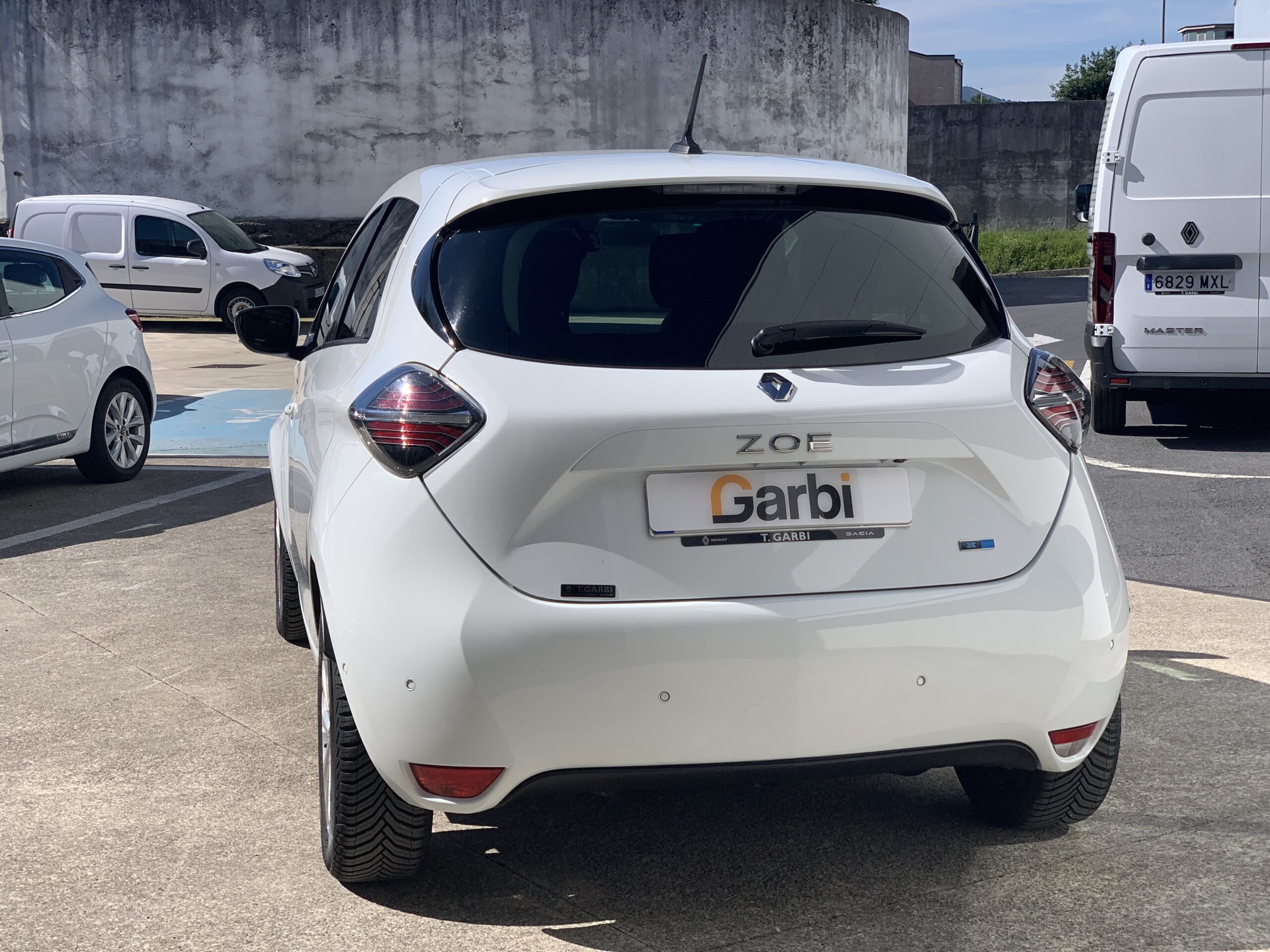 RENAULT ZOE ZEN 100% ELECTRICO 135CV 50KWH + CARGA RAPIDA