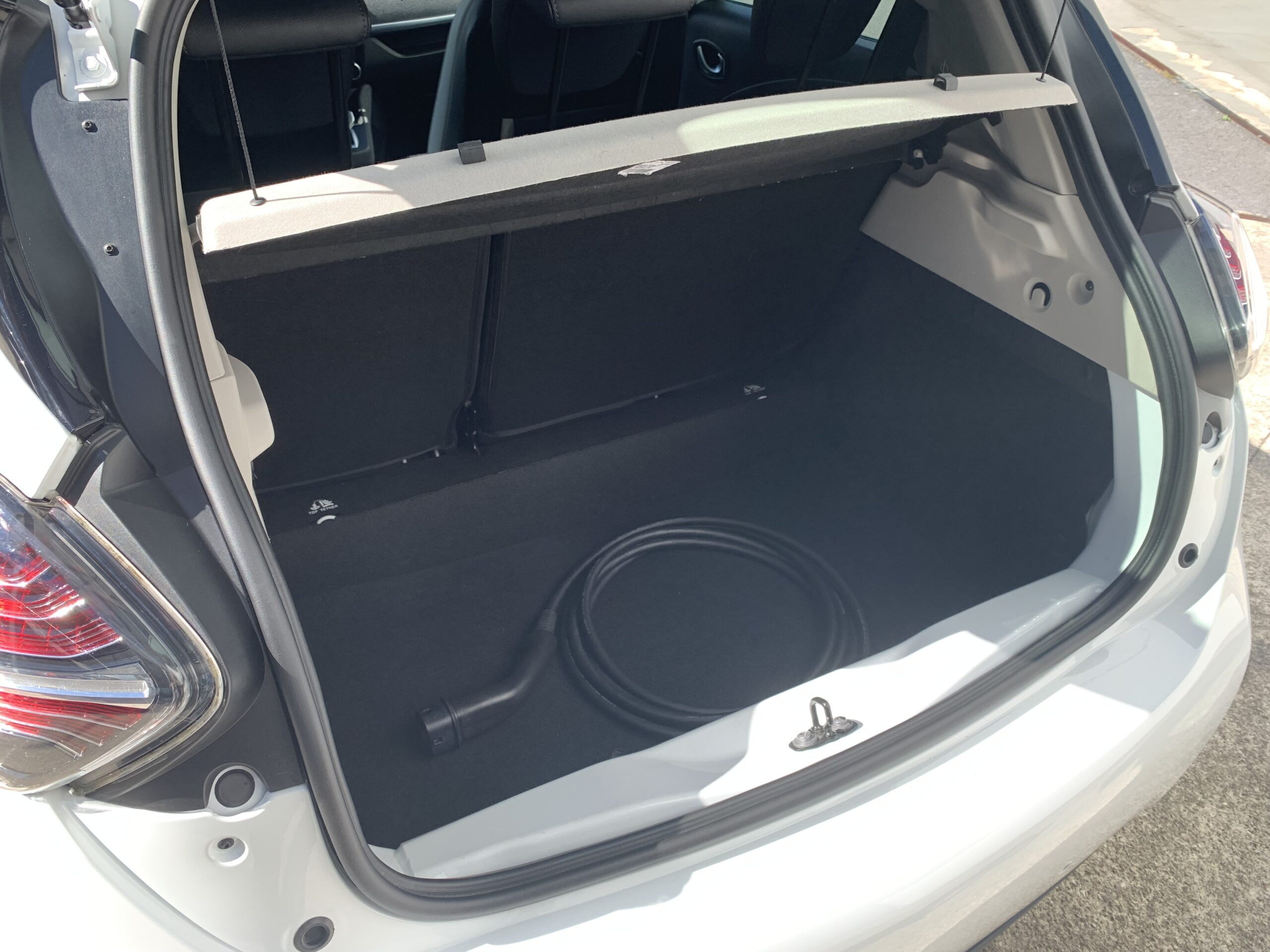 RENAULT ZOE ZEN 100% ELECTRICO 135CV 50KWH + CARGA RAPIDA