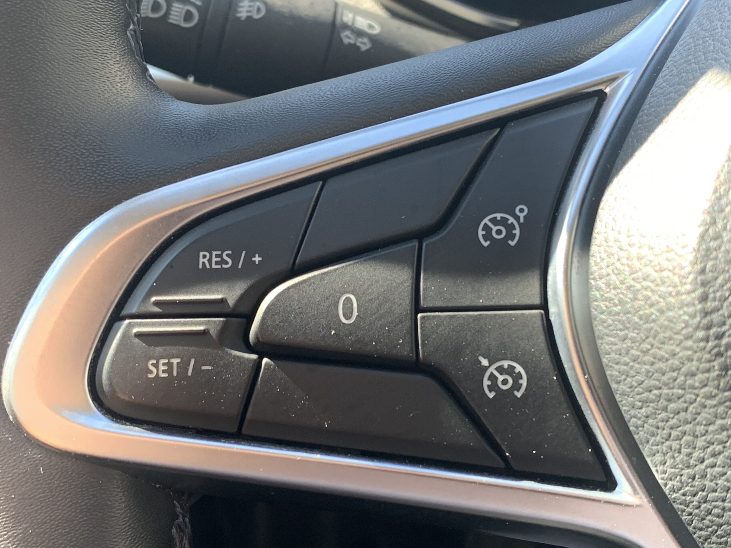 RENAULT ZOE ZEN 100% ELECTRICO 135CV 50KWH + CARGA RAPIDA