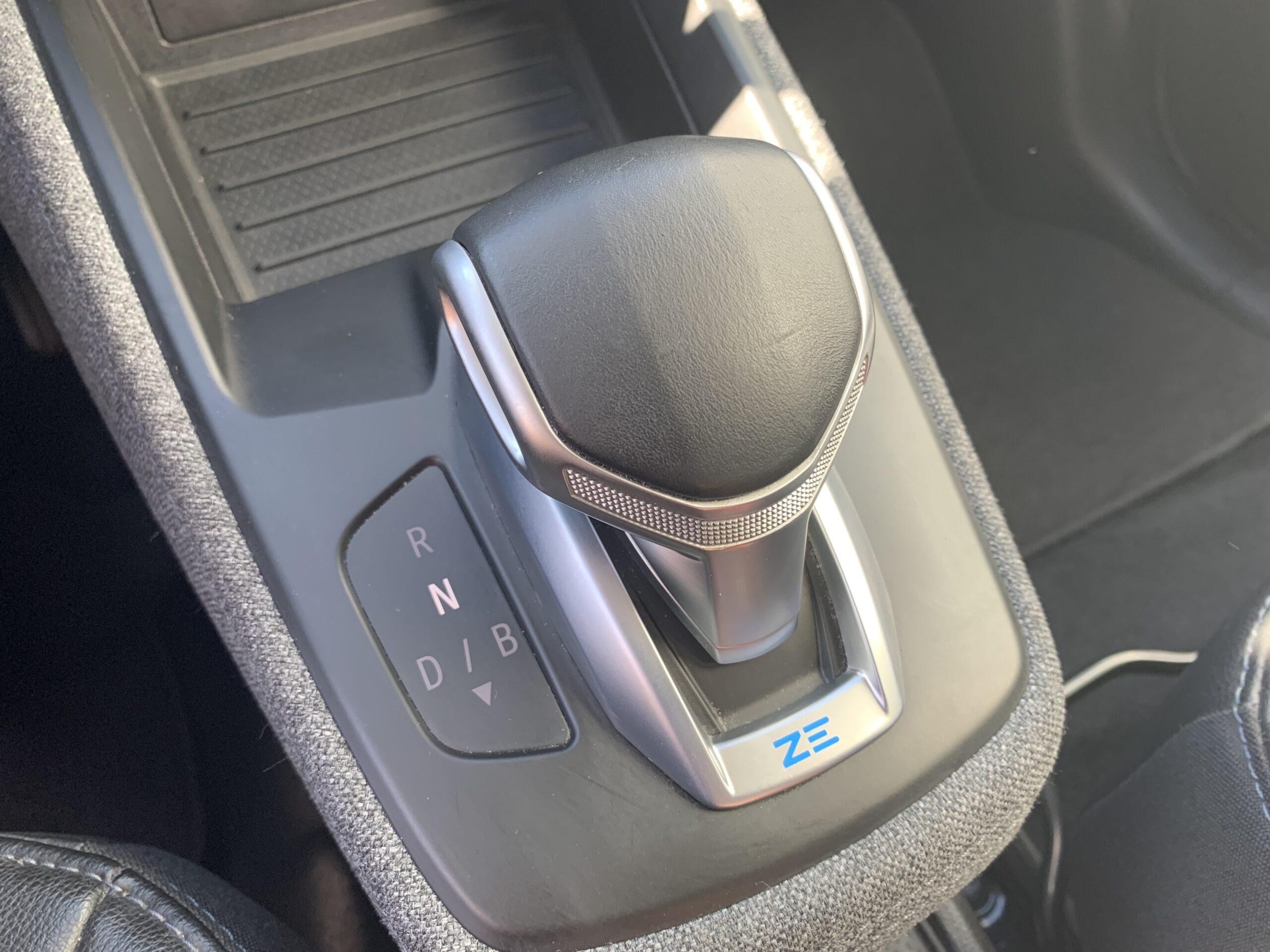 RENAULT ZOE ZEN 100% ELECTRICO 135CV 50KWH + CARGA RAPIDA