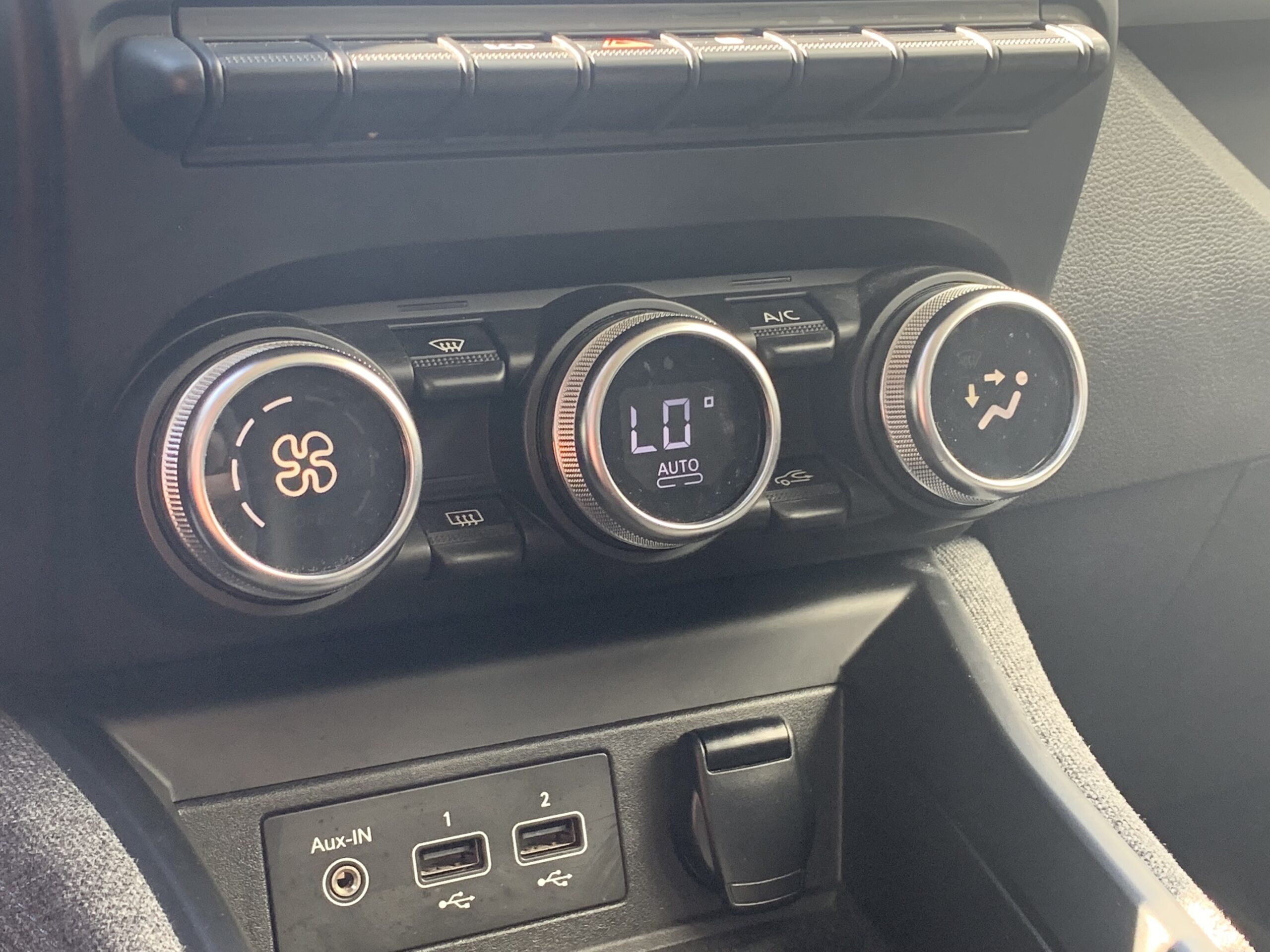 RENAULT ZOE ZEN 100% ELECTRICO 135CV 50KWH + CARGA RAPIDA