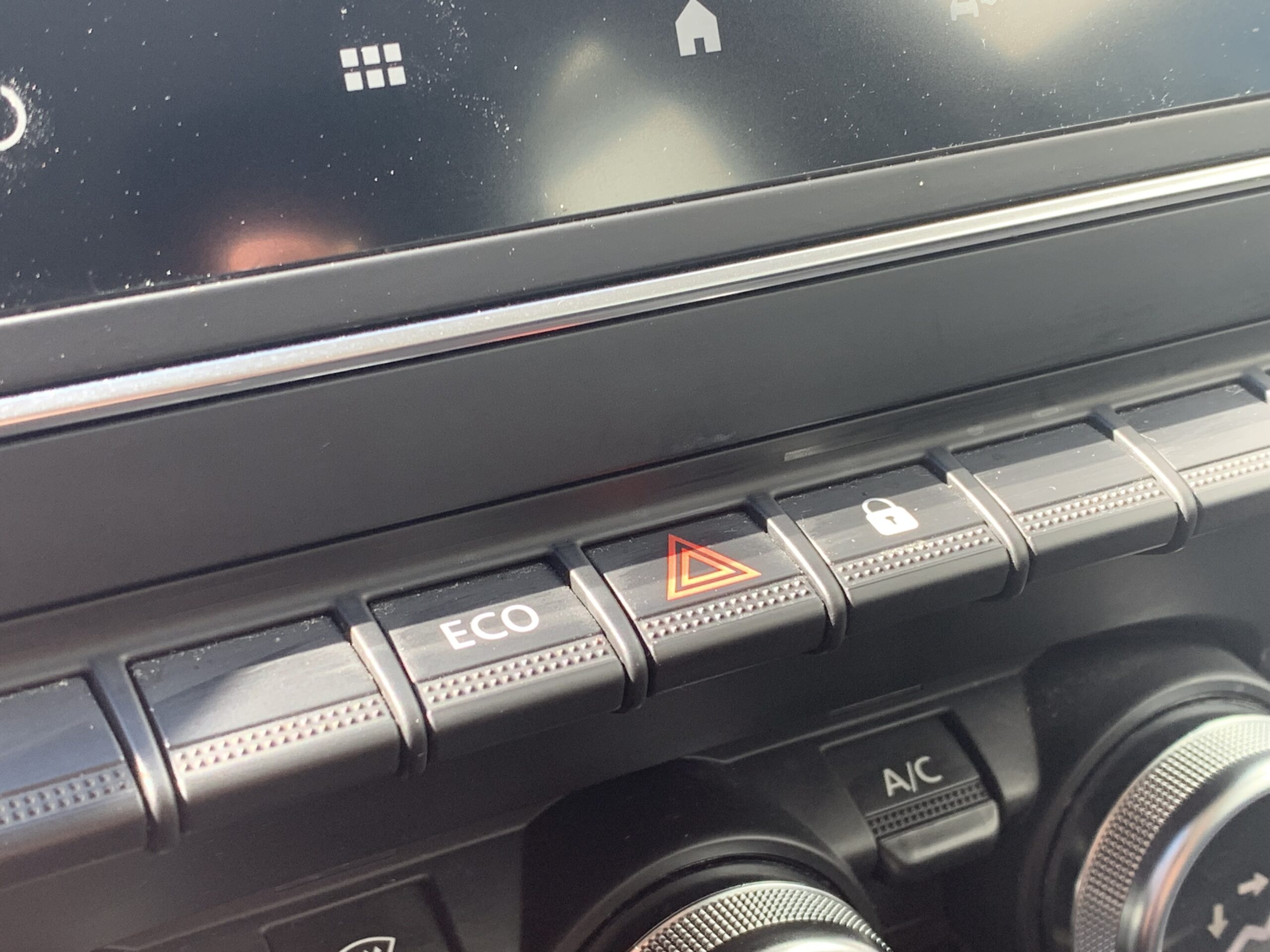 RENAULT ZOE ZEN 100% ELECTRICO 135CV 50KWH + CARGA RAPIDA