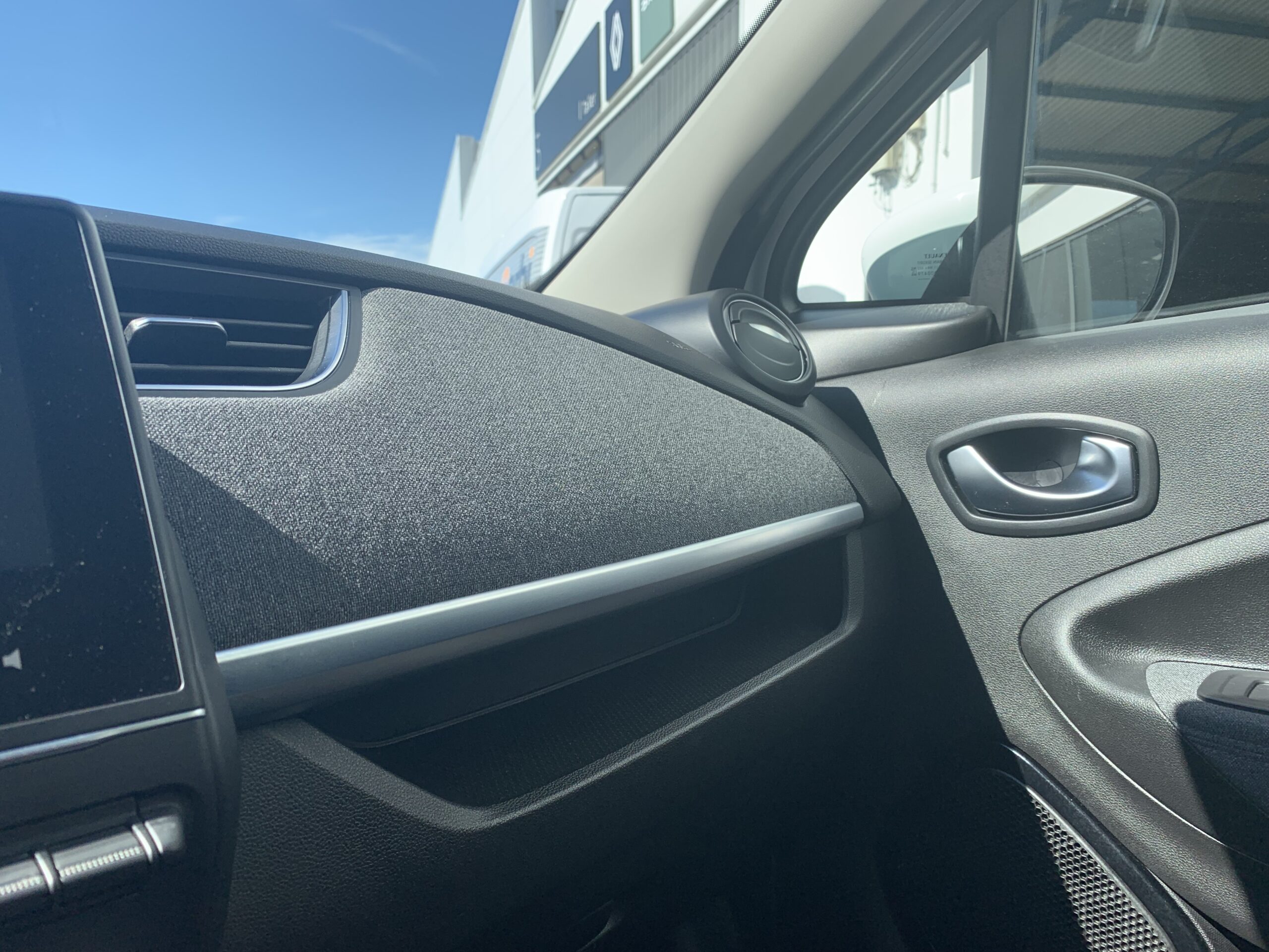 RENAULT ZOE ZEN 100% ELECTRICO 135CV 50KWH + CARGA RAPIDA