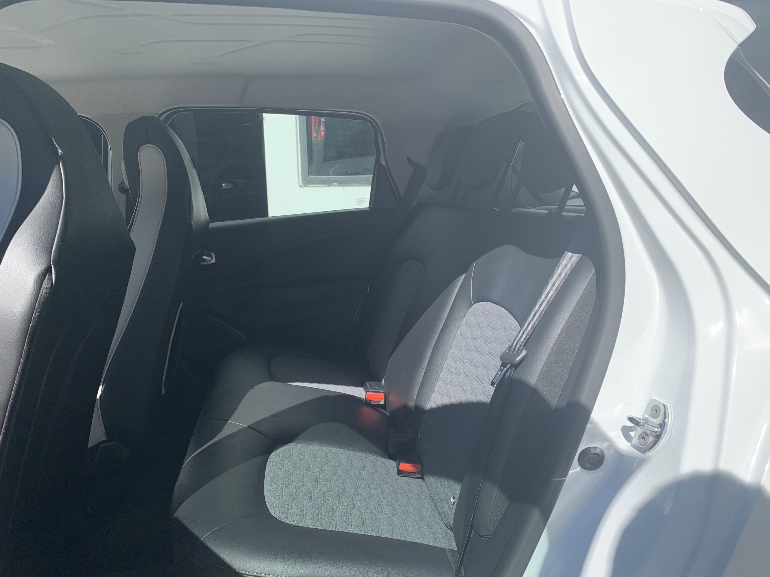 RENAULT ZOE ZEN 100% ELECTRICO 135CV 50KWH + CARGA RAPIDA